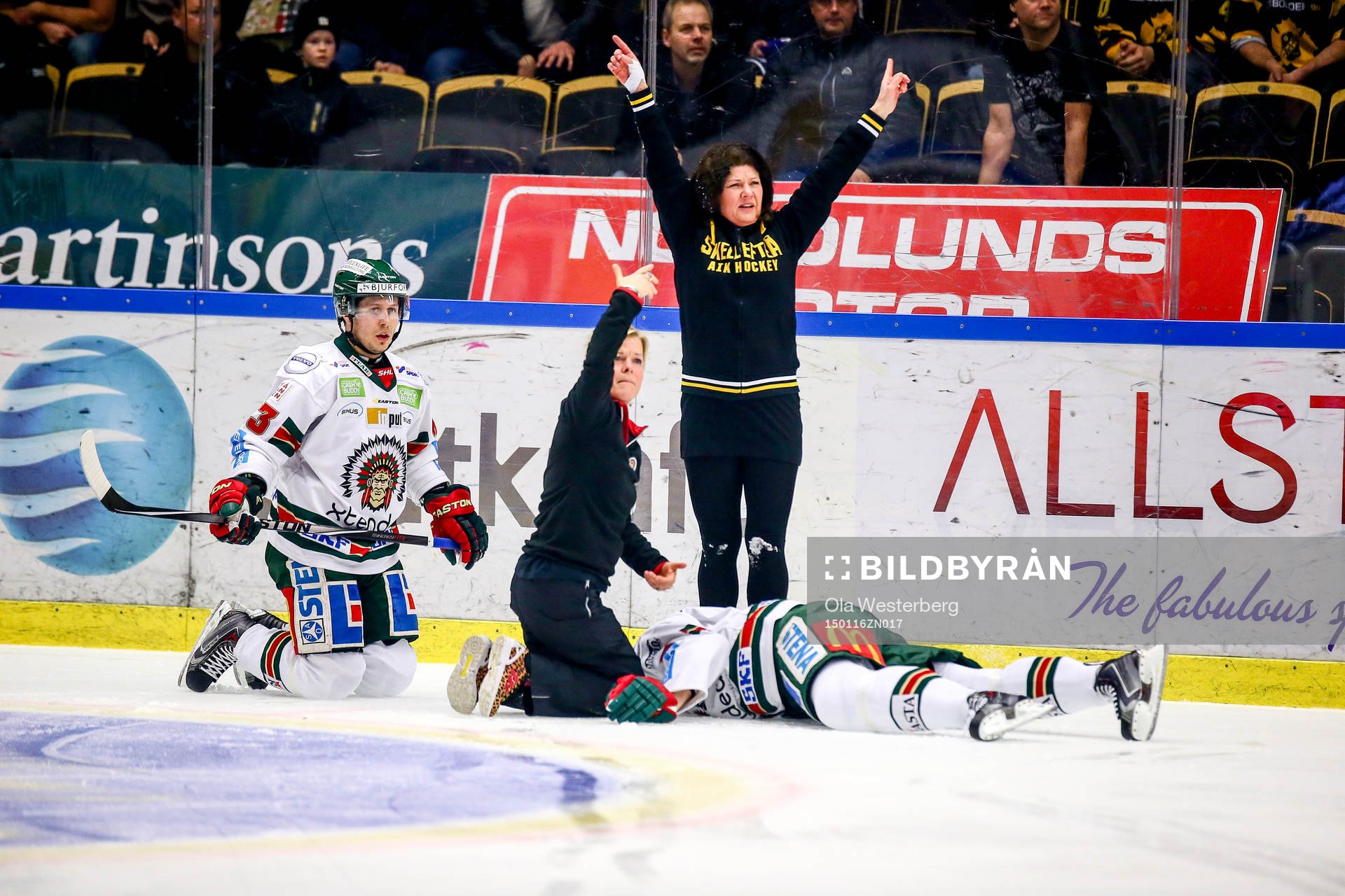 Frölundas Christian Bäckman blev tacklad av Skellefteås