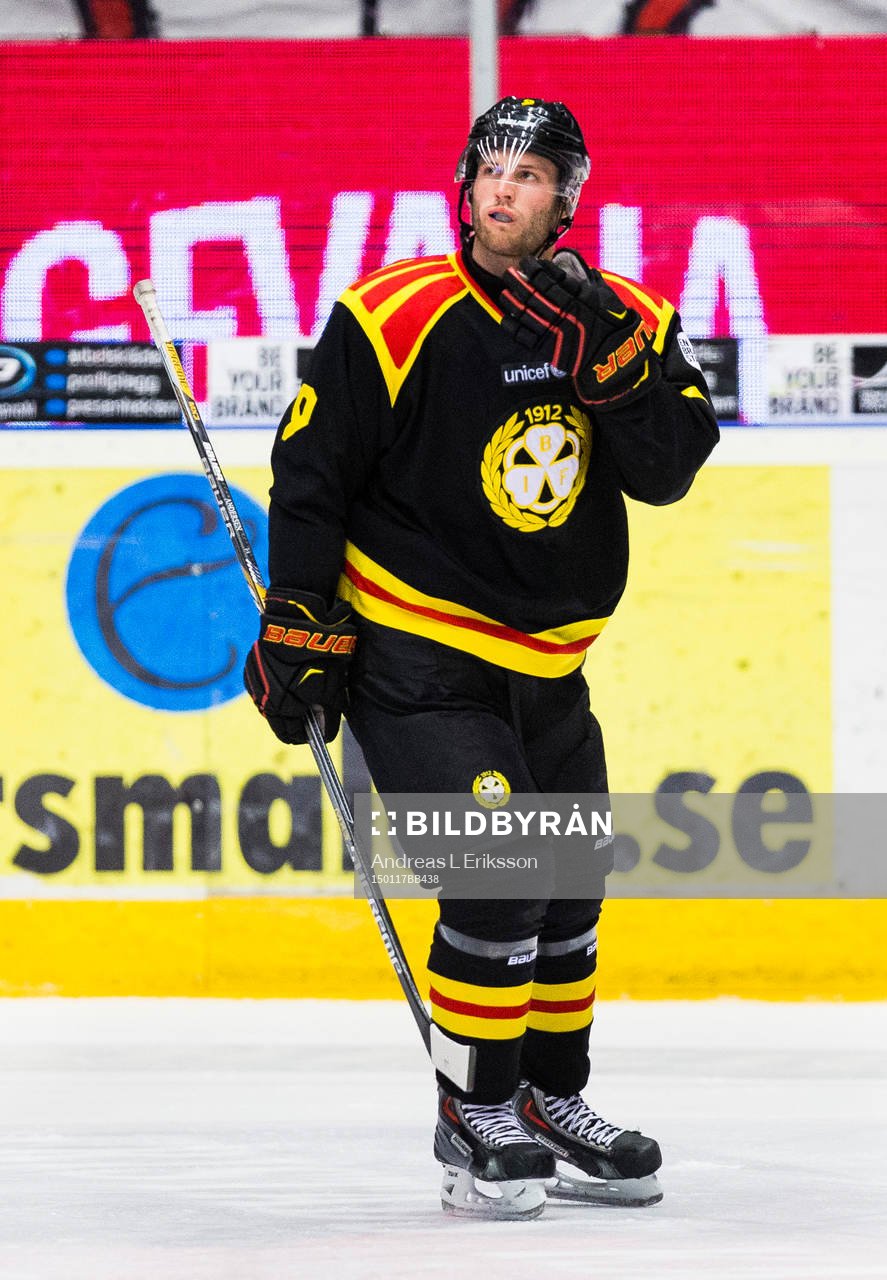 Brynäs Niclas Andersén ser deppig ut
