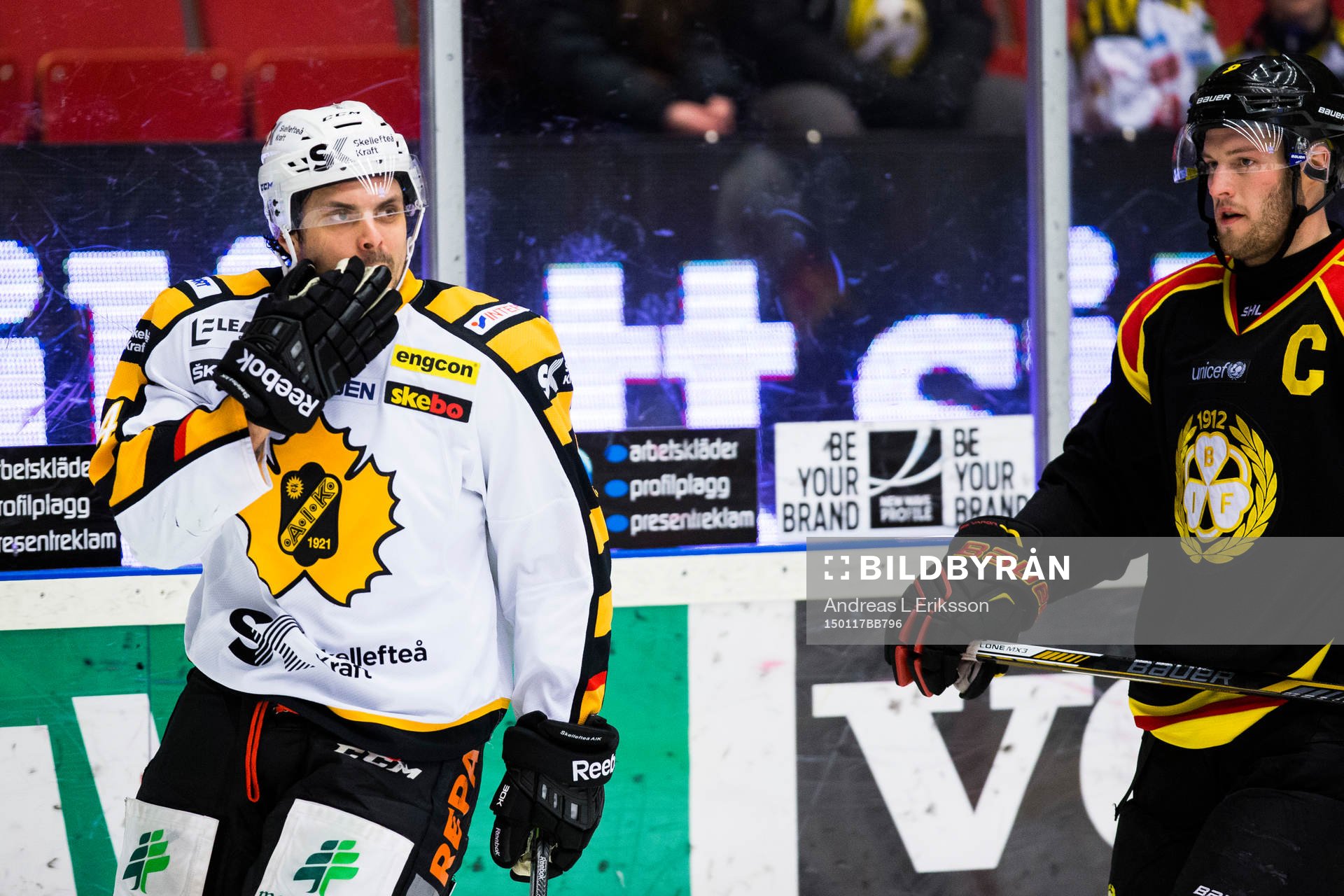 Skellefteås Daniel Widing gör och Brynäs Niclas Andersén