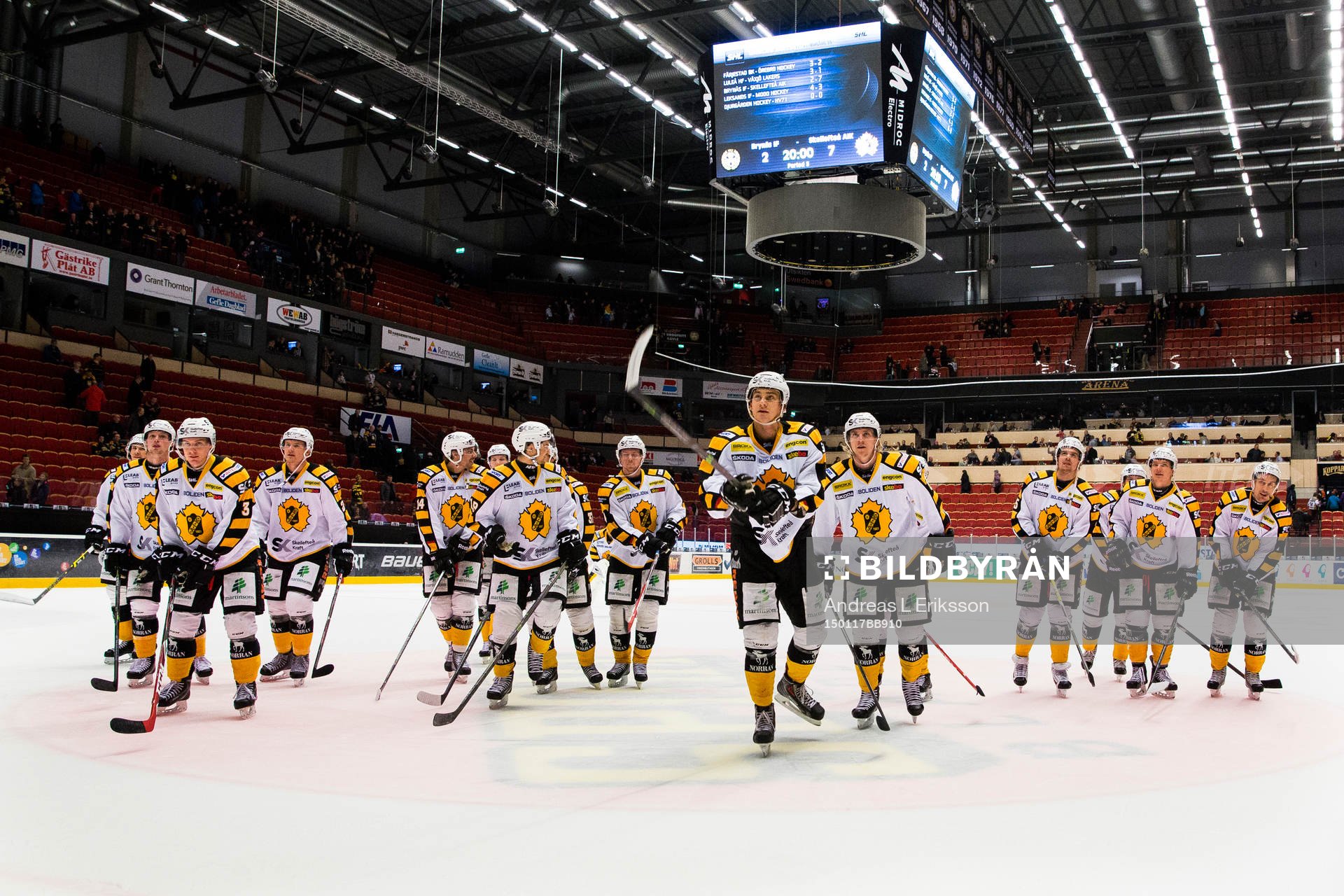 Skellefteås spelare tackar publiken