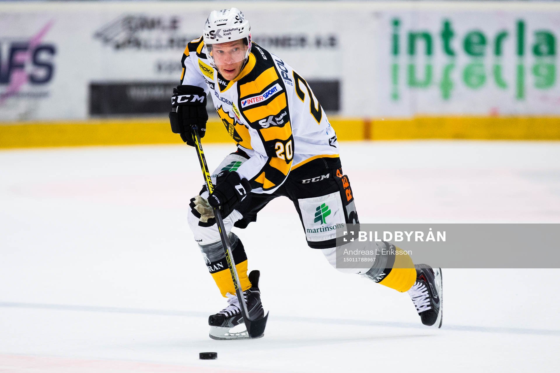 Skellefteås Erik Forssell med pucken