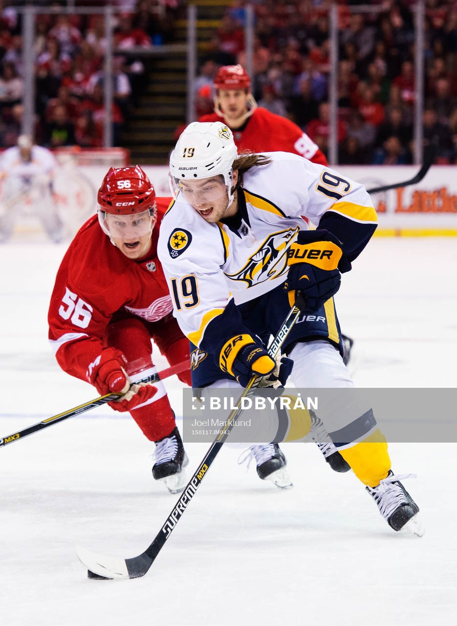 Detroits Teemu Pulkkinen utmanas av Nashvilles Calle