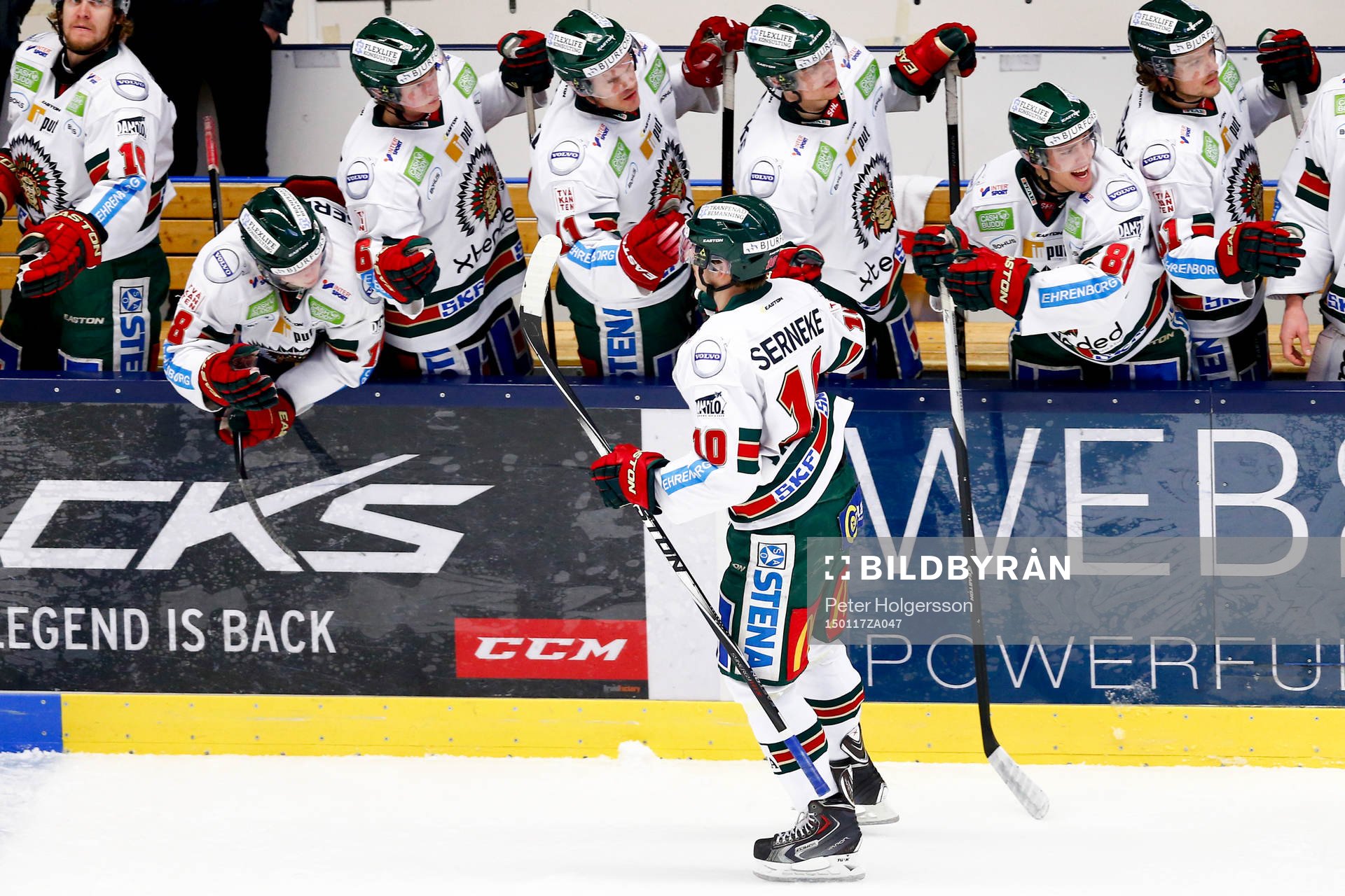 Frölundas Mattias Janmark jublar med båset