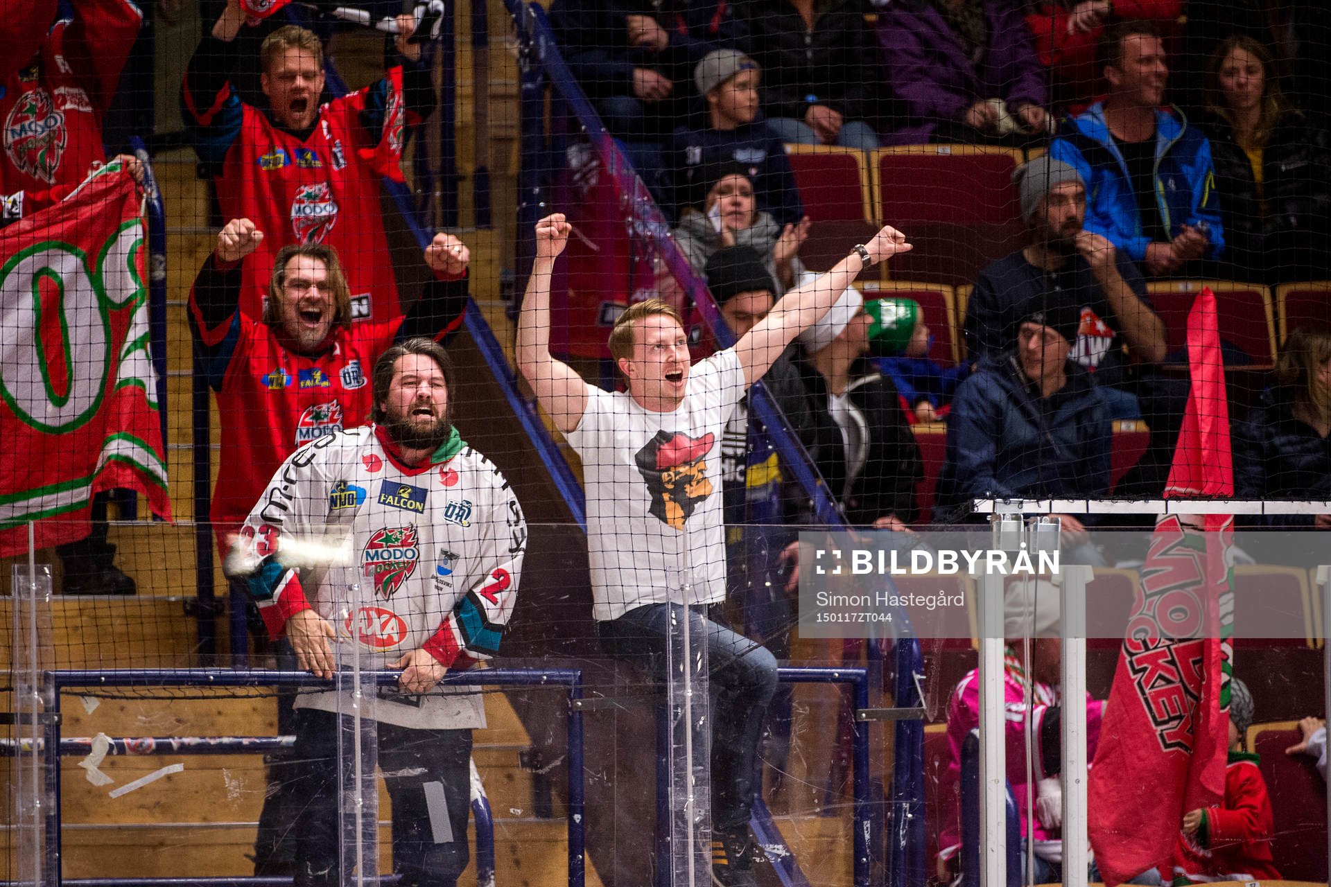 Modos supportrar jublar