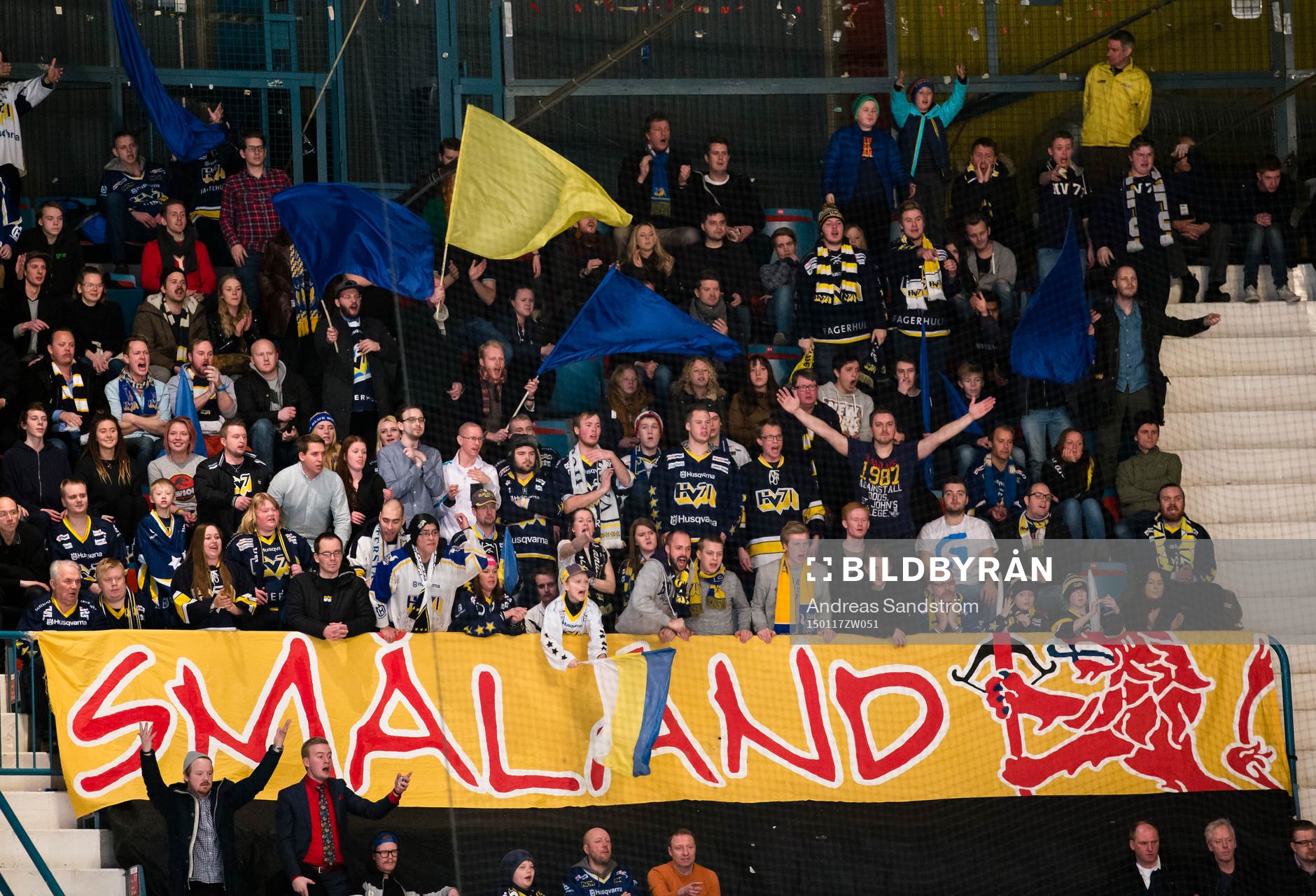s supportar följer spelet