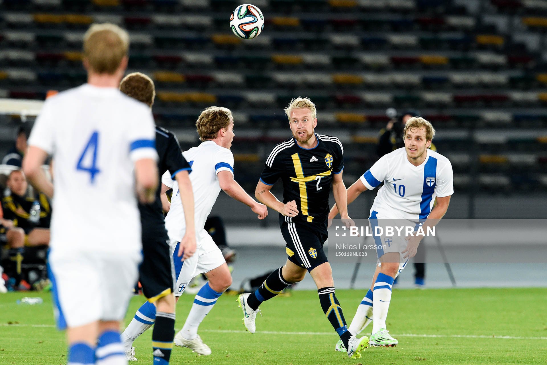 Sveriges Johan Larsson och Finlands Teemu Pukkiunder