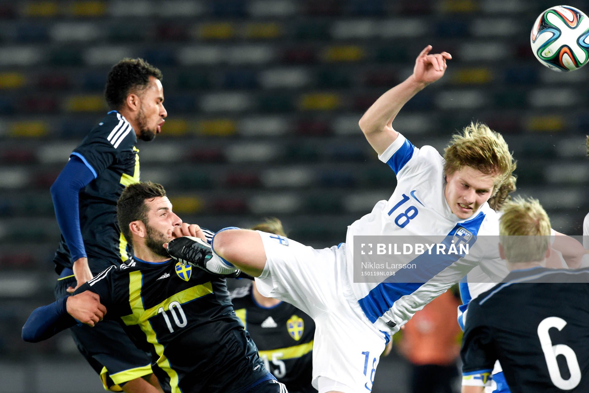 Sveriges Simon Lundevall och Mikael Ishak och Finlands Jere