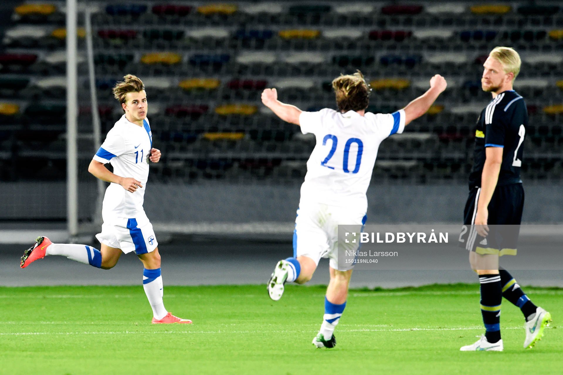 Finlands Roope Riski jublar