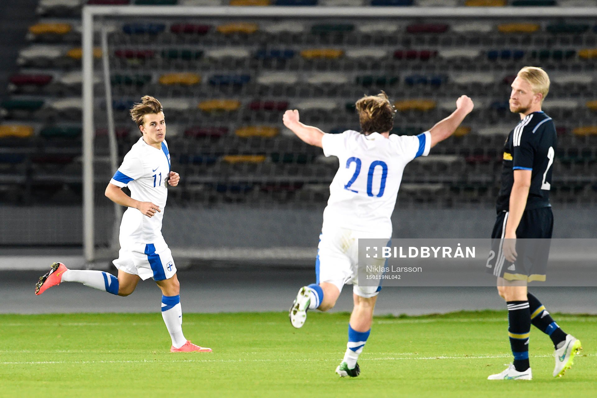 Finlands Roope Riski jublar