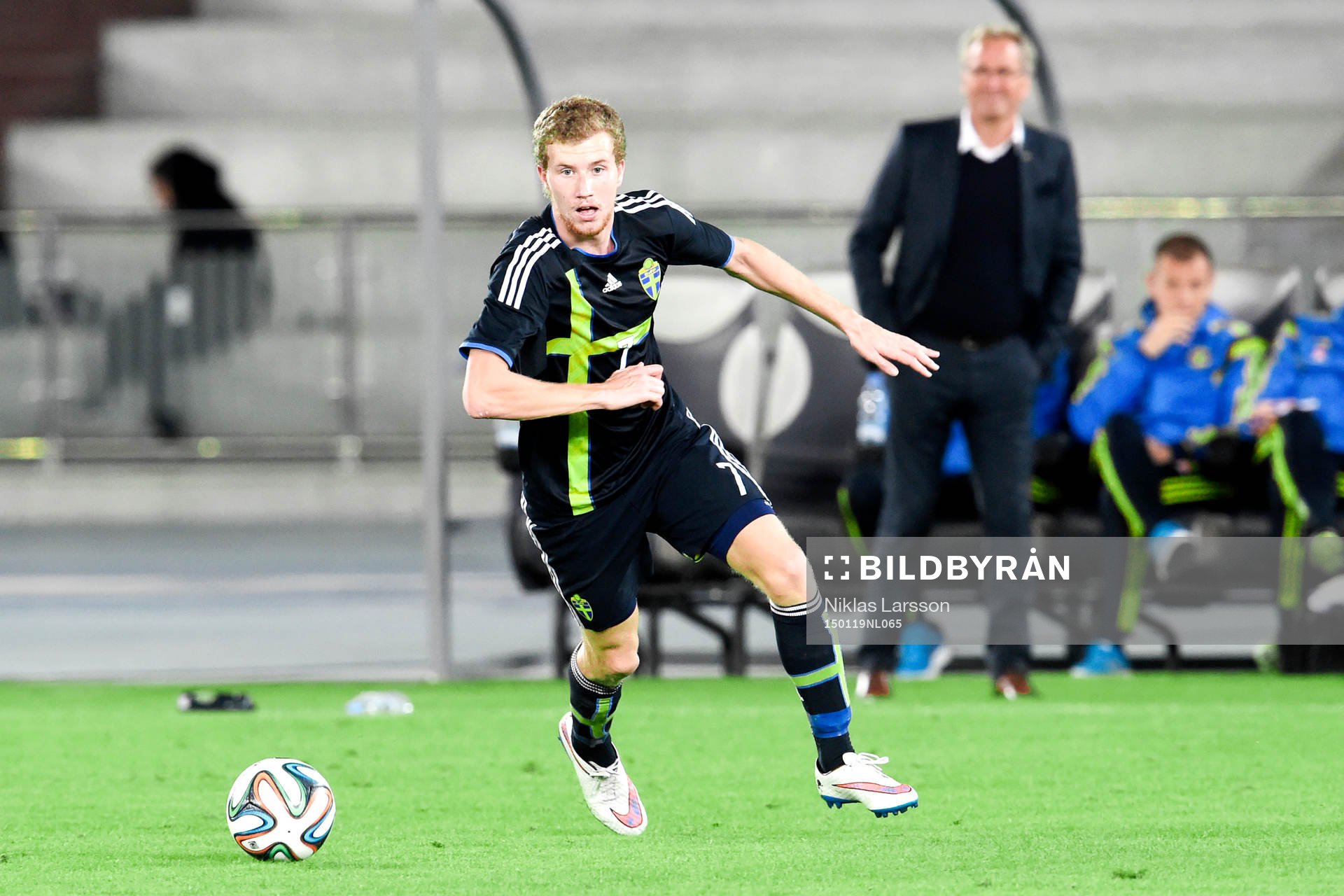 Sveriges Simon Gustafson under träningsmatchen mellan Sverige och Finland den 19 januari 2015 i Abu Dhabi.