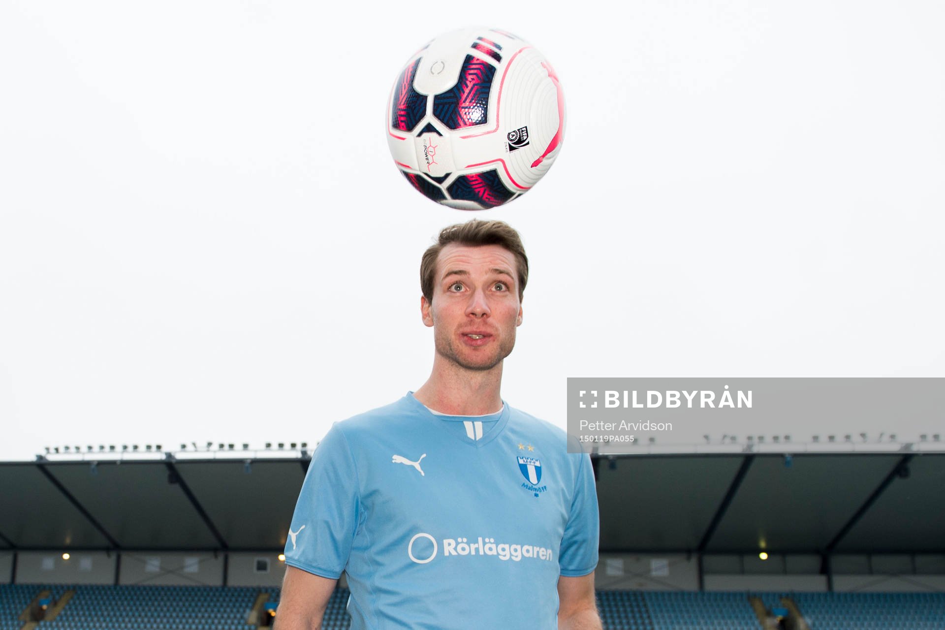 Malmö FFs nyförvärv Jo Inge Berget trixar med en boll efter en presskonferens där Malmö FF presenterar Jo Inge Berget som ny spelare den 19 januari 2015 i Malmö.