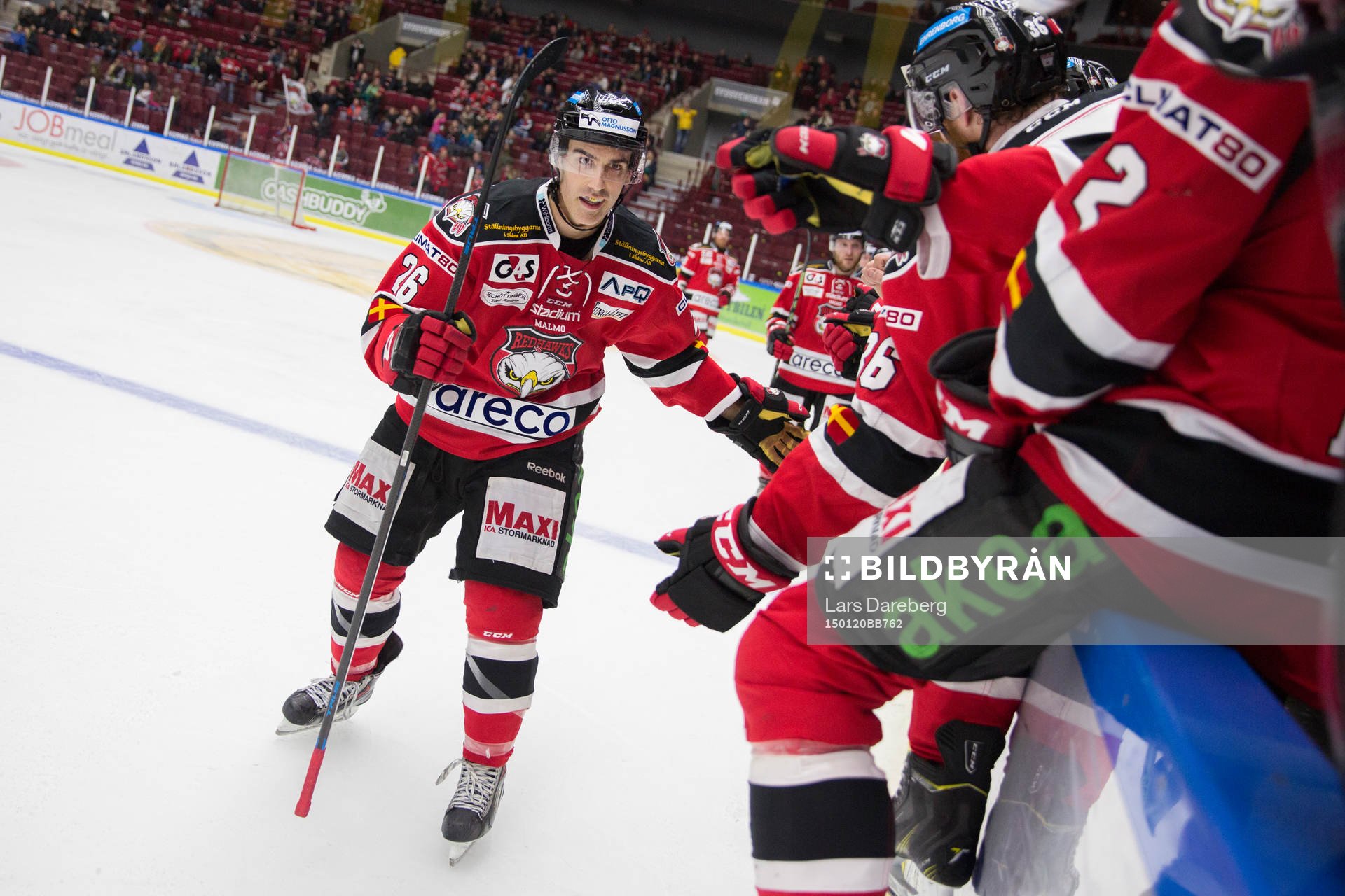 Malmö Redhawks Yanick Lehoux  (26) jublar med sina kamrater