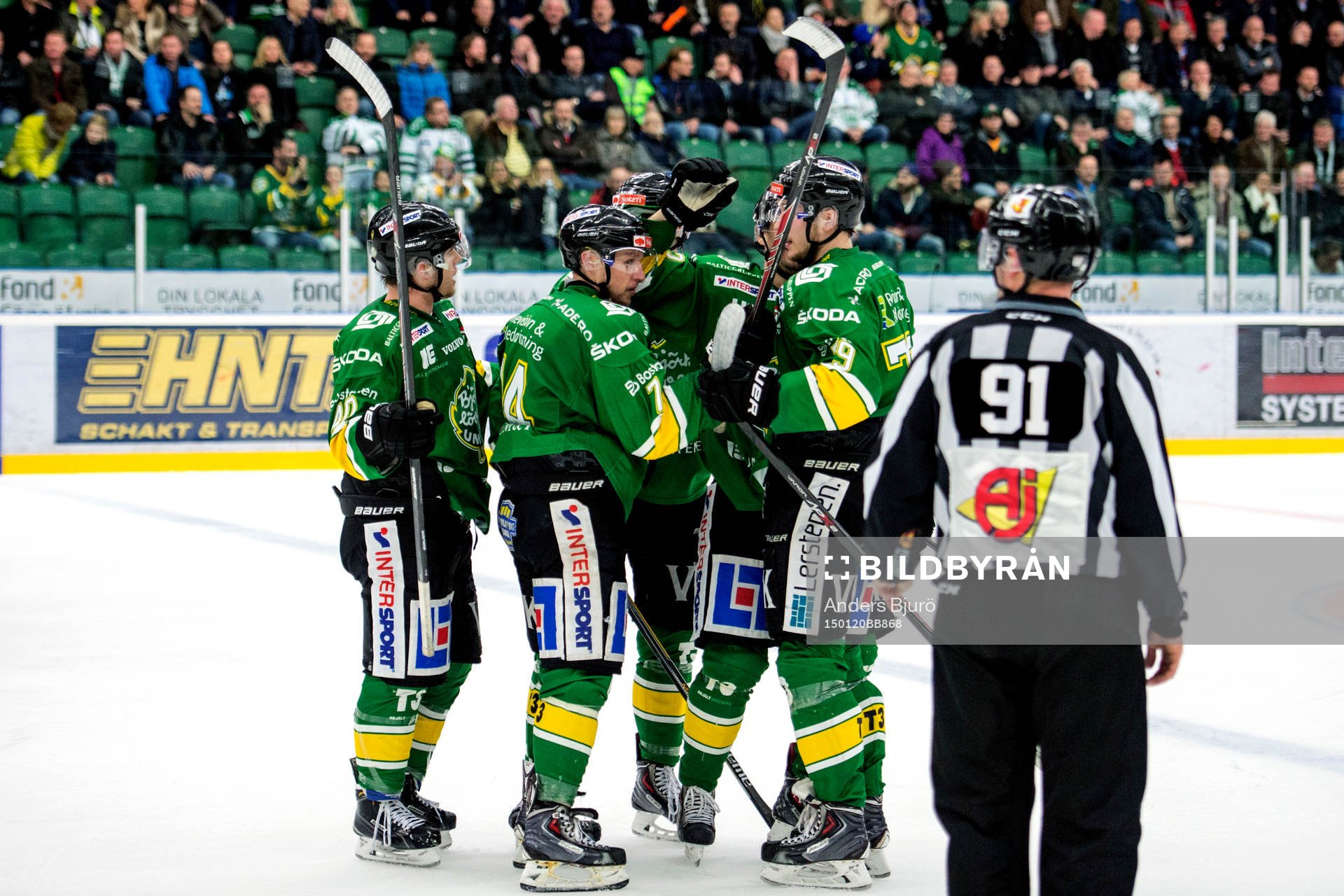 Björklövens Mark Hurtubise jublar