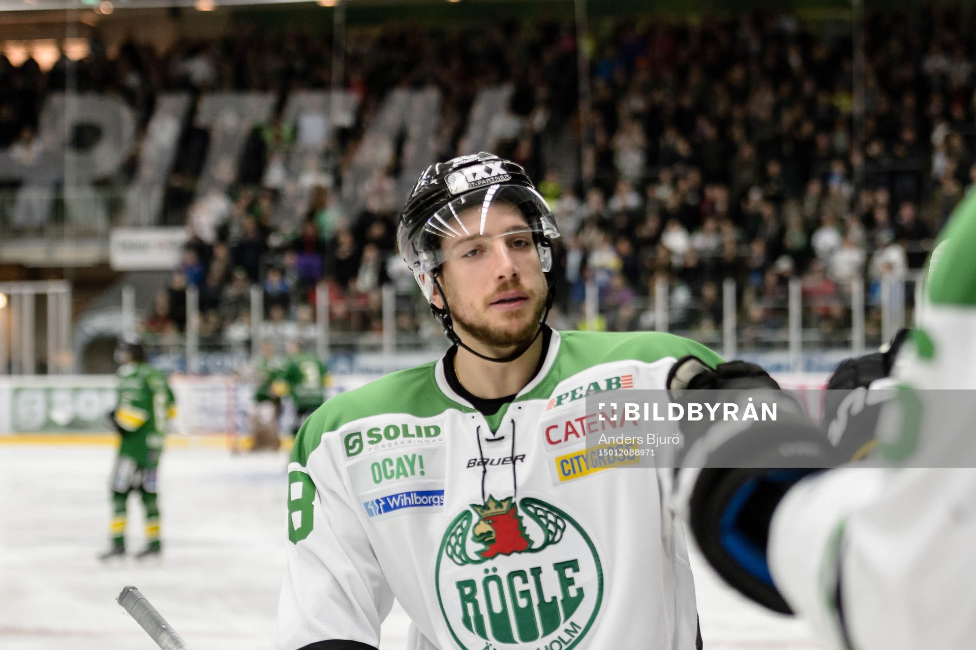 Rögles Mike Vernace firar med båset