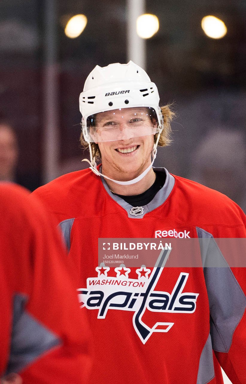 Nicklas Bäckström ler