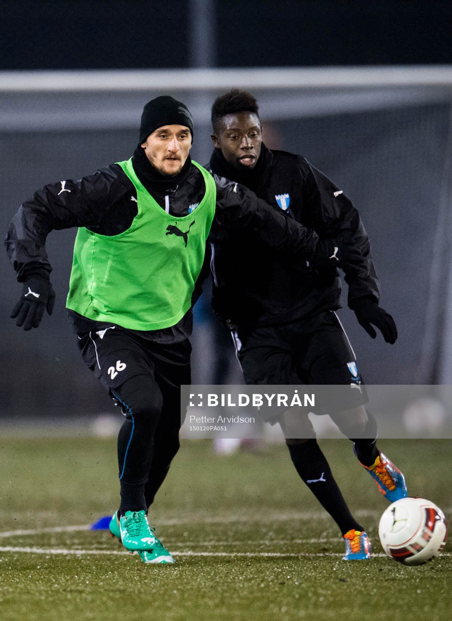 Malmö FFs Agon Mehmeti och Pa Konate under en fotbollsträning den 20 januari 2015 i Malmö.