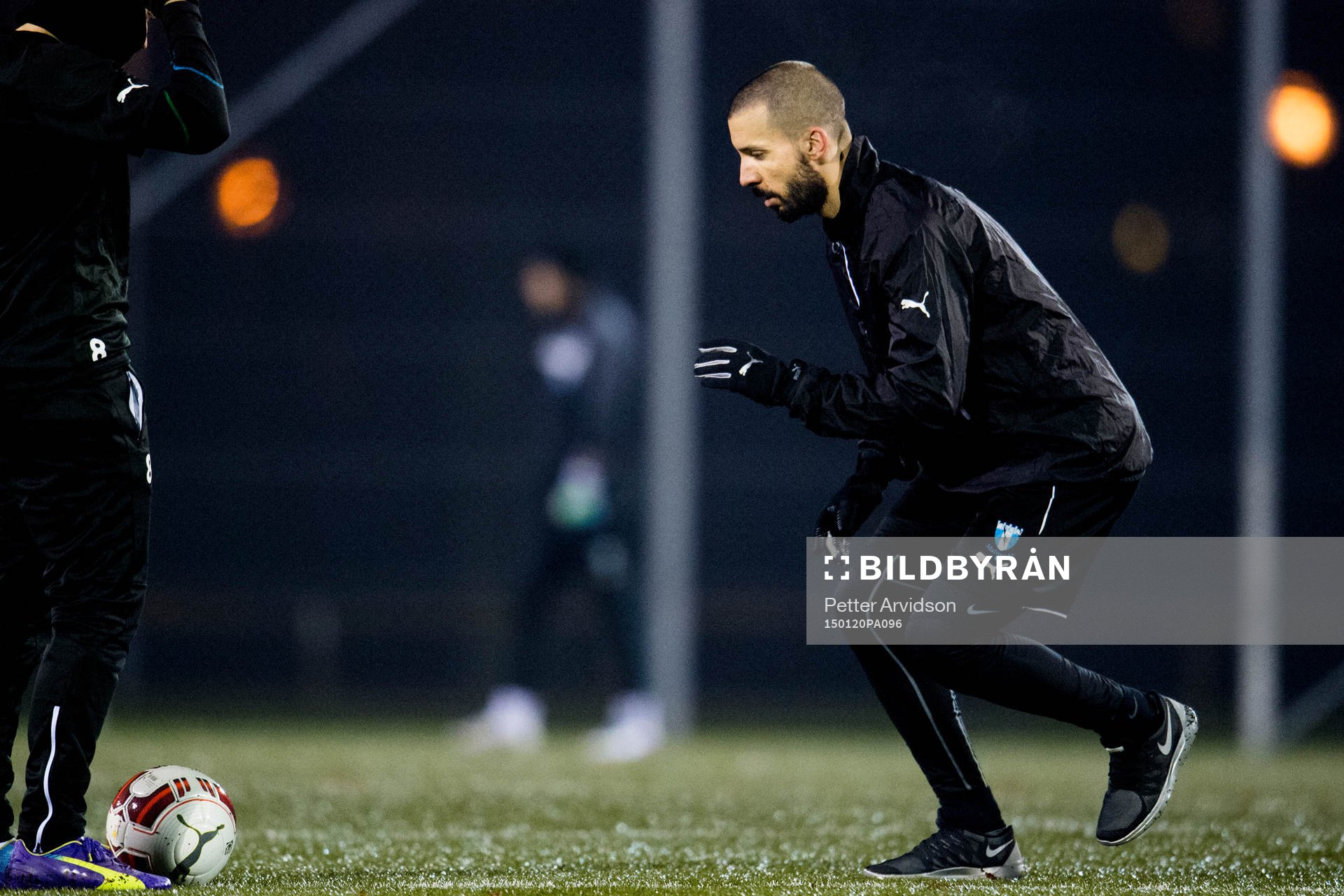 Malmö FFs korsbandsskadade Guillermo Molins tränar