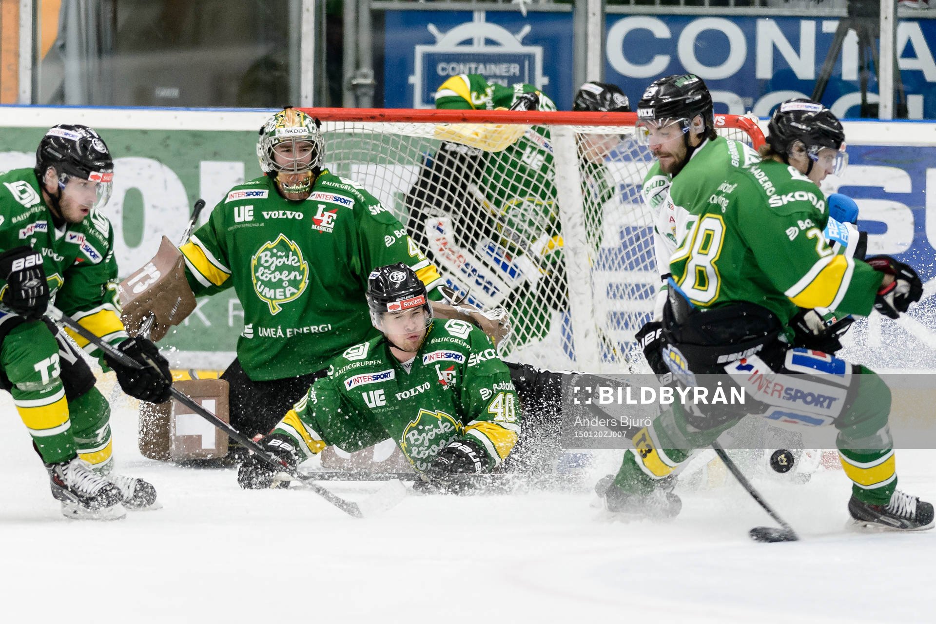Björklövens Jonathan Harty täcker skott framför