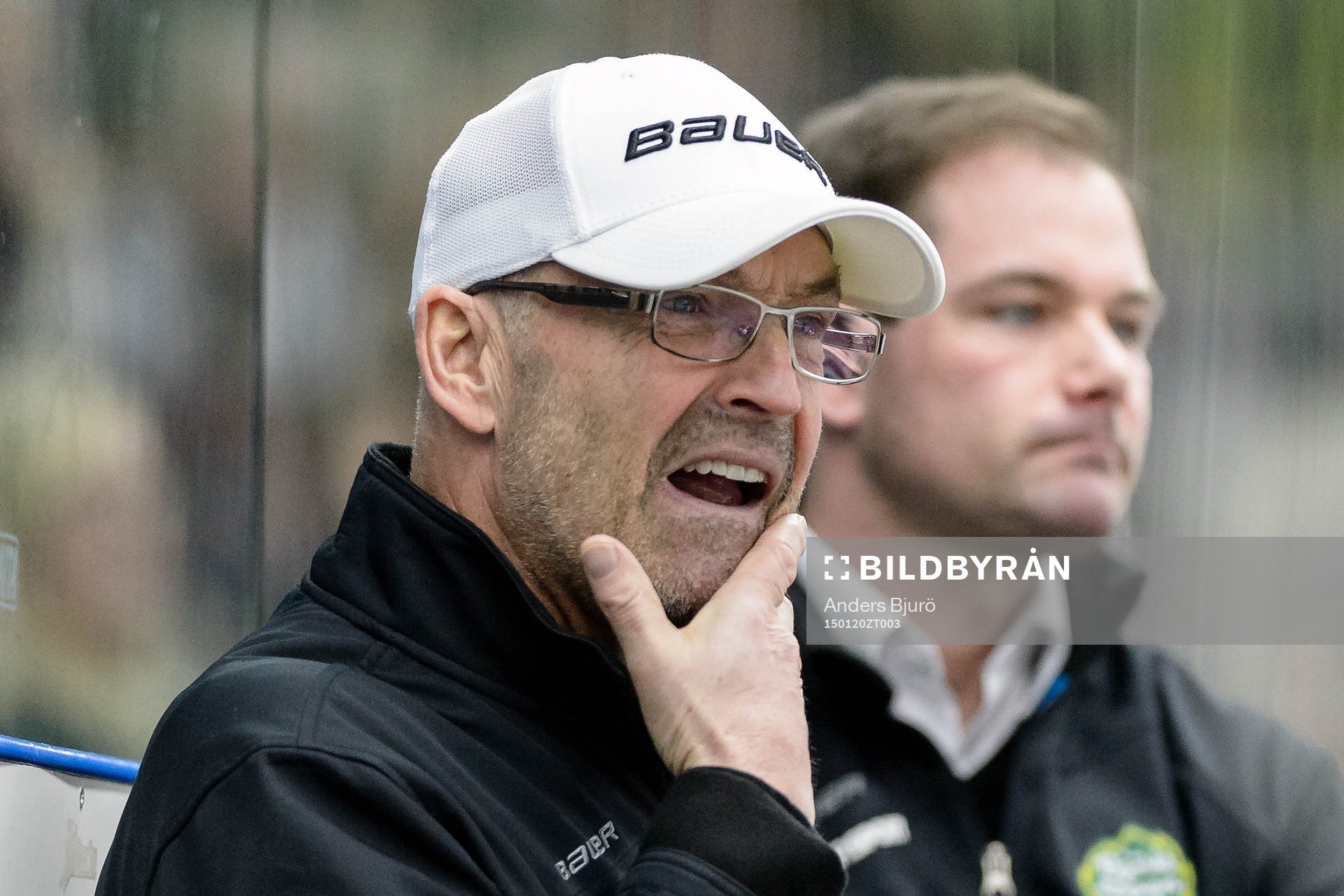 Björklövens tränare Mats Waltin ser bekymrad ut