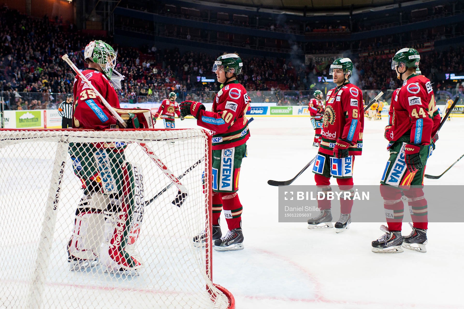 Frölundas Mattias Janmark tackar målvakt Linus Fernström