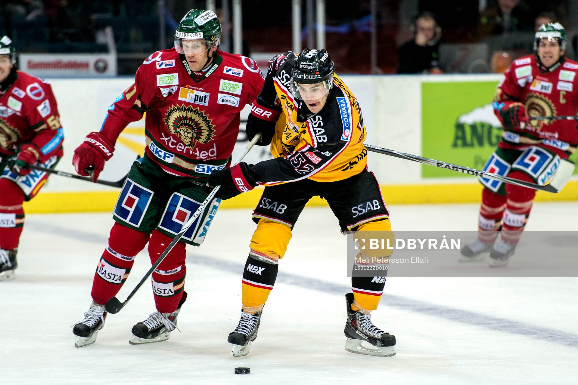 Frölundas Magnus Kahnberg och Luleås Karl Fabricius i en