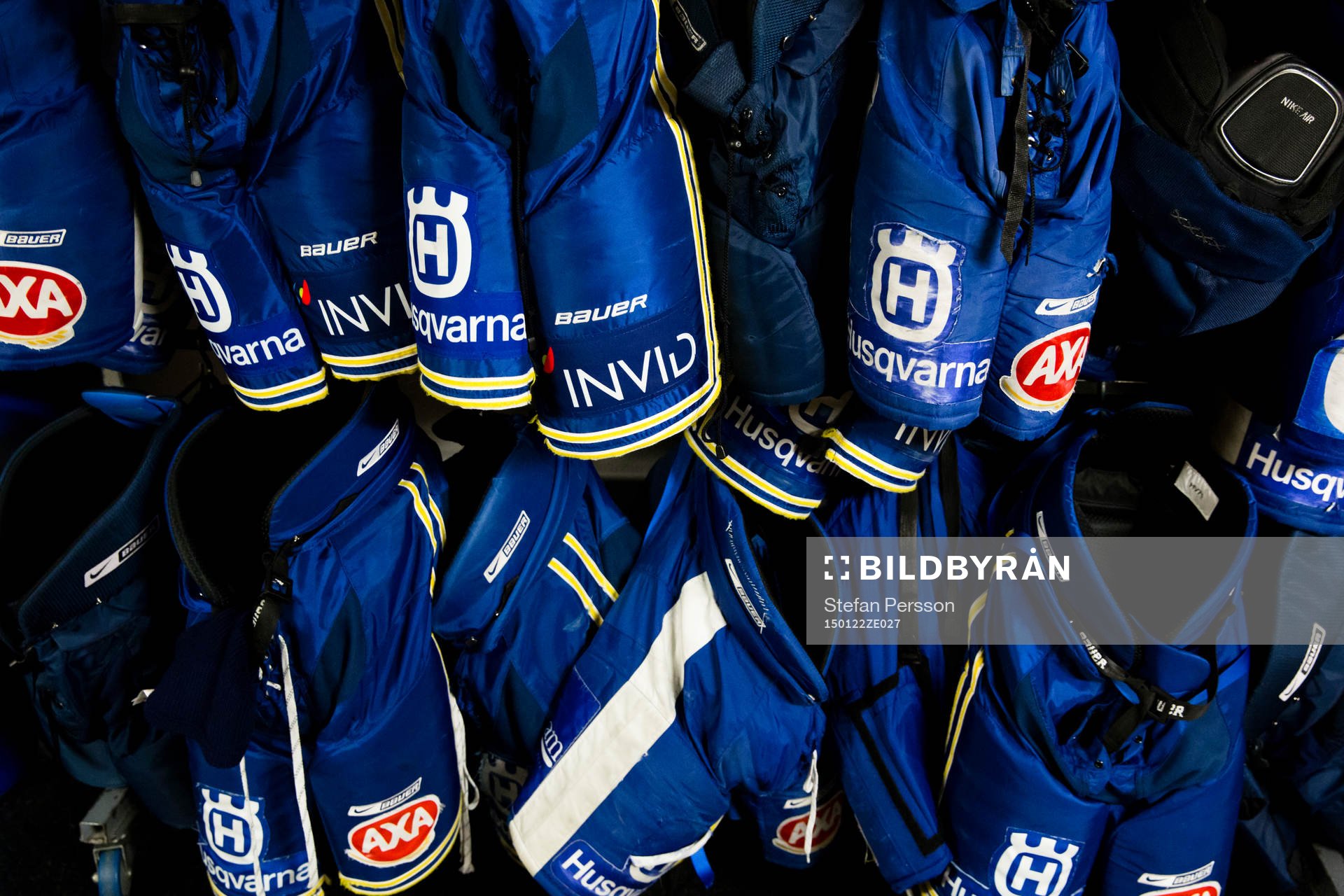 Ishockeybyxor upphängda
