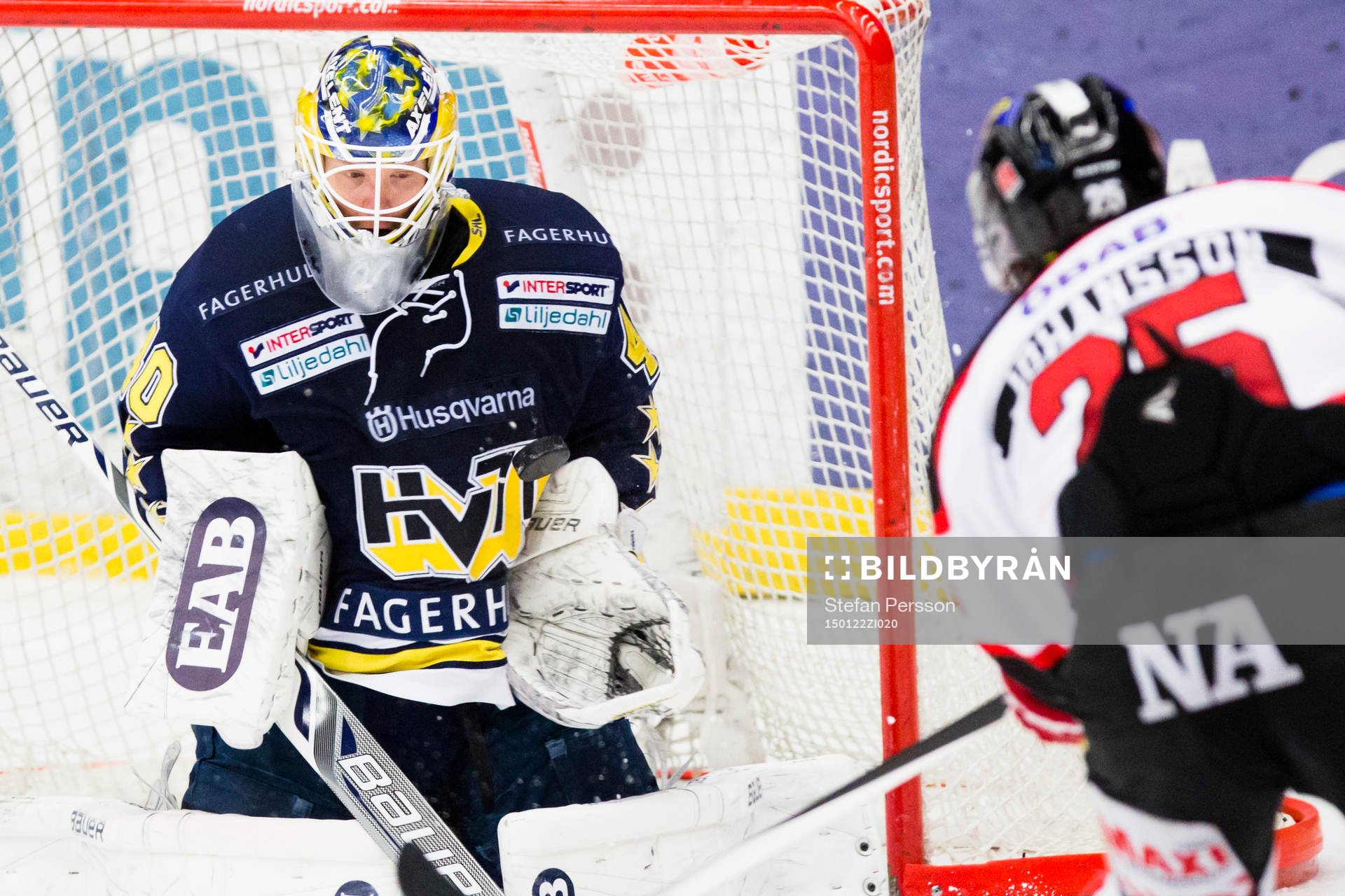 s målvakt Erik Ersberg räddar  mot Örebros Martin