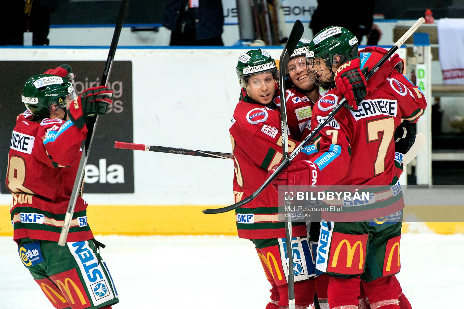 Frölunda spelare jublar