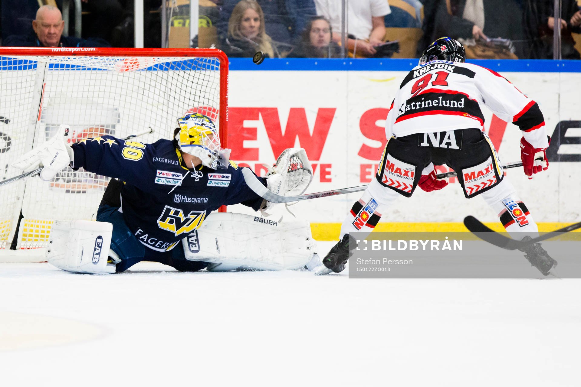 s målvakt Erik Ersberg räddar friläge från Örebros