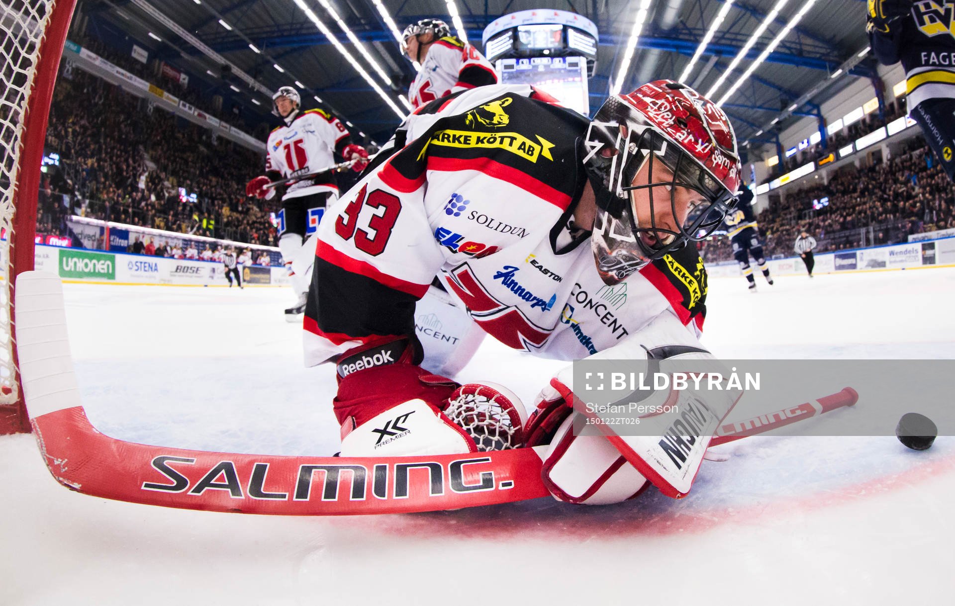 Örebros målvakt Julius Hudacek deppar