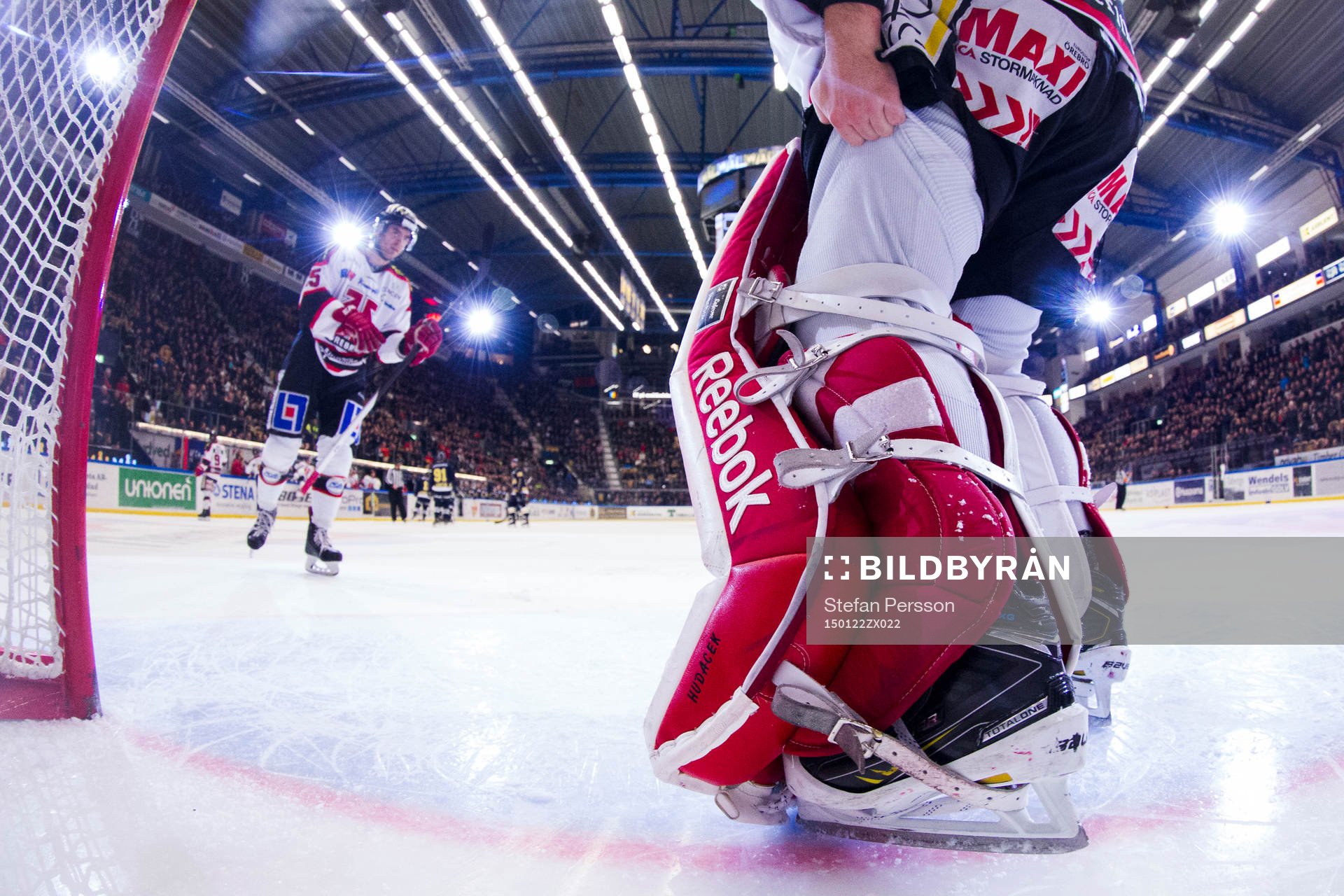 Örebros Martin Johansson och målvakt Julius Hudacek deppar
