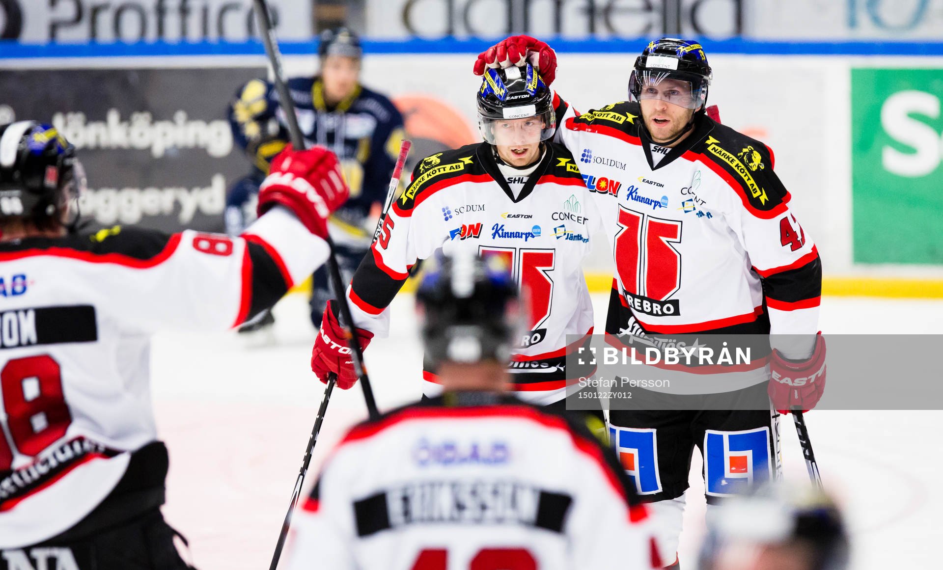 Örebros Kalle Olsson och Johan Adolfsson jublar