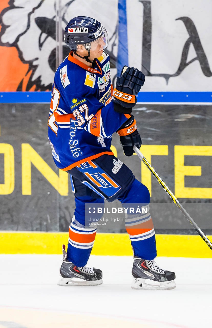 Växjös Nick Johnson firar