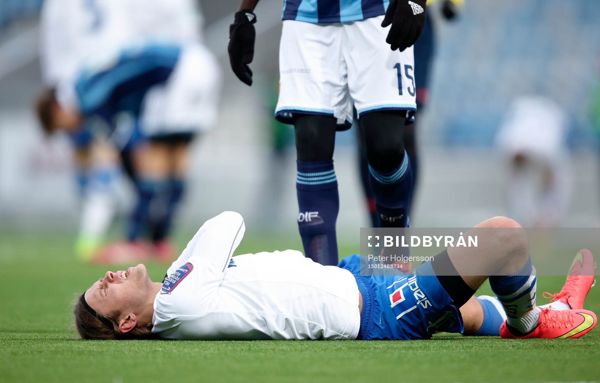 Skadad Norrköpings Arnór Ingvi Traustason under träningsmatchen inför Allsvenskan mellan Norrköping och Djurgården den 24 januari 2015 i Norrköping.