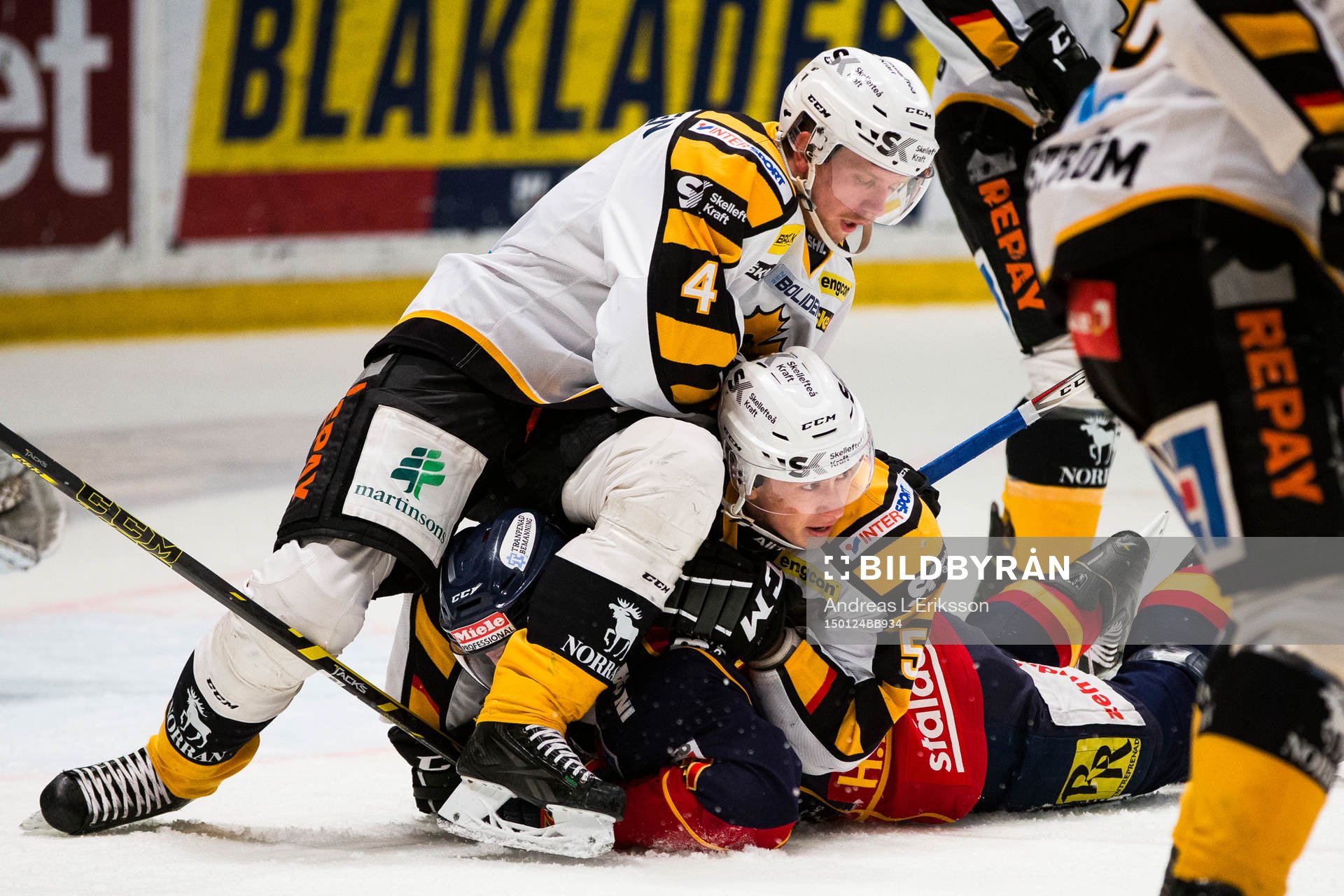 Skellefteås Tim Heed och Martin Sevc håller ner