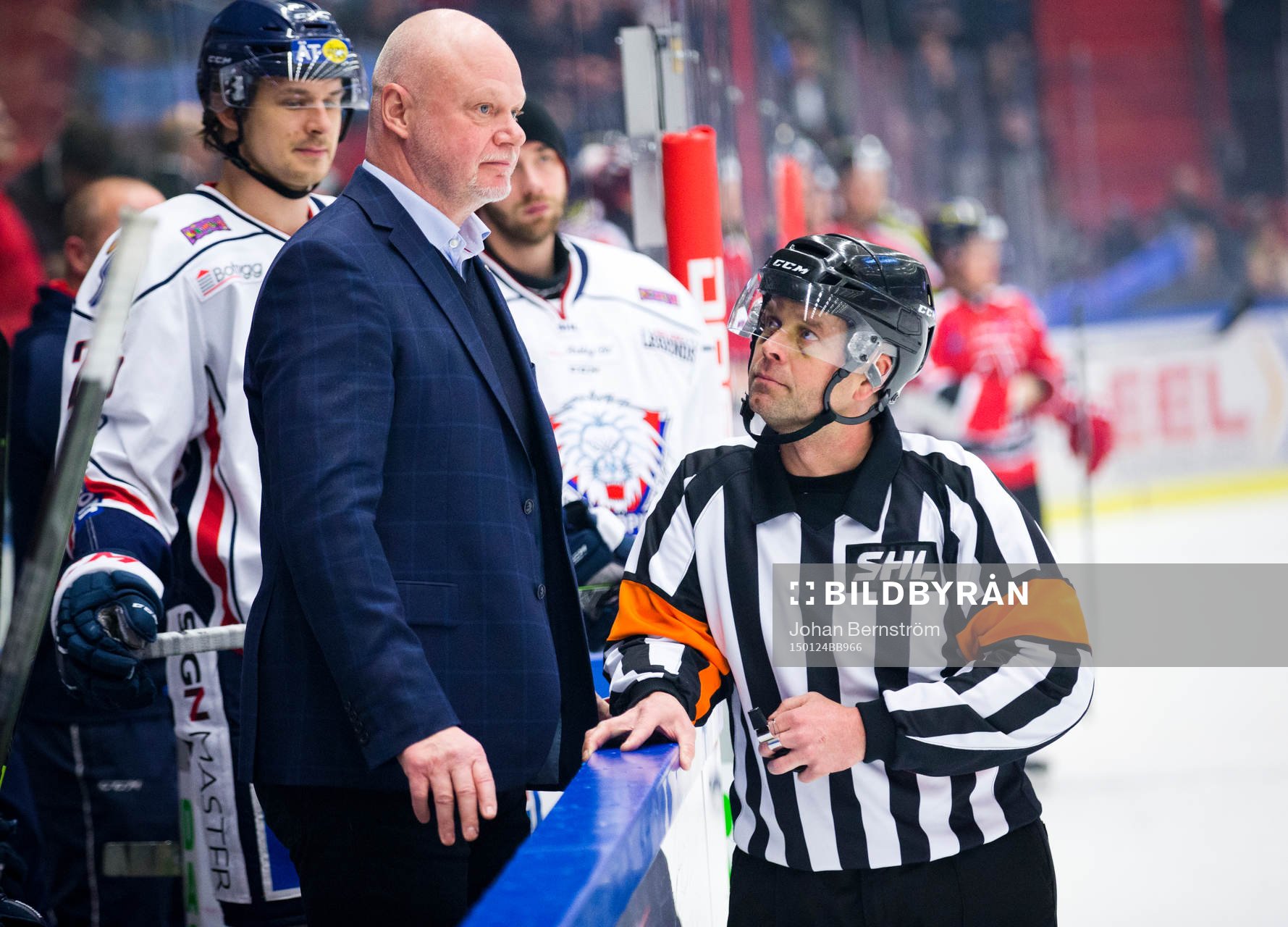 Linköpings tränare Roger Melin och domaren Patrik