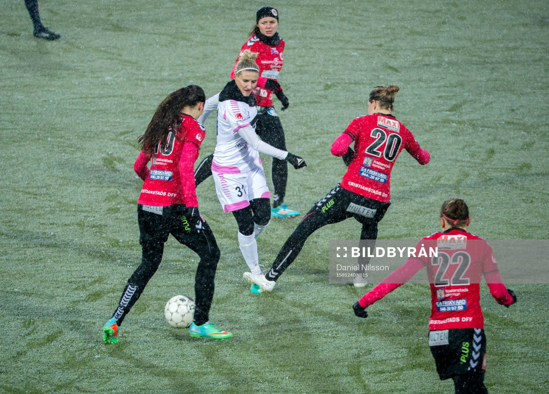 Rosengårds Anja Mittag och  Kristianstads Nellie Karlsson,