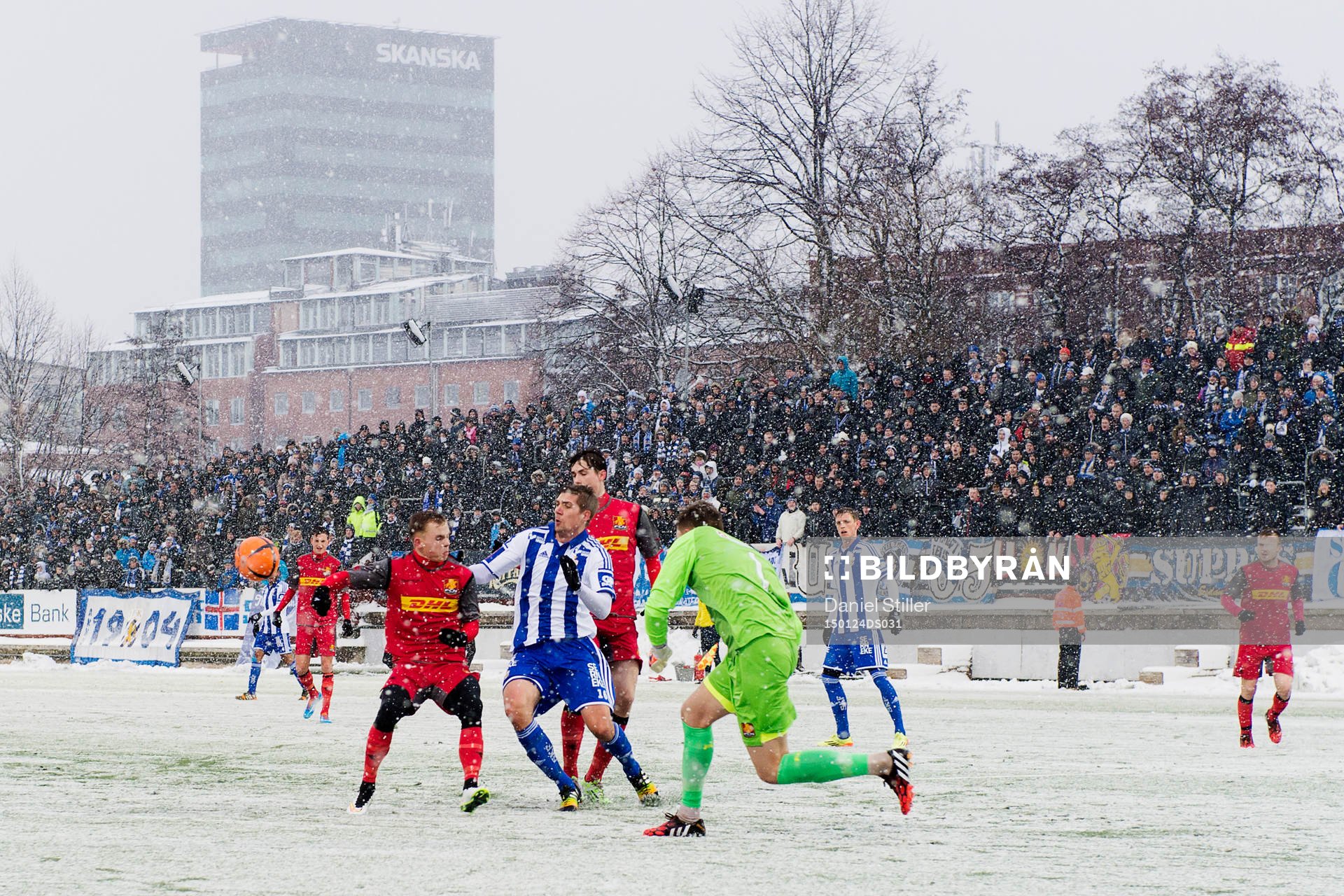 IFK Göteborgs Mikael Boman är framme och stör