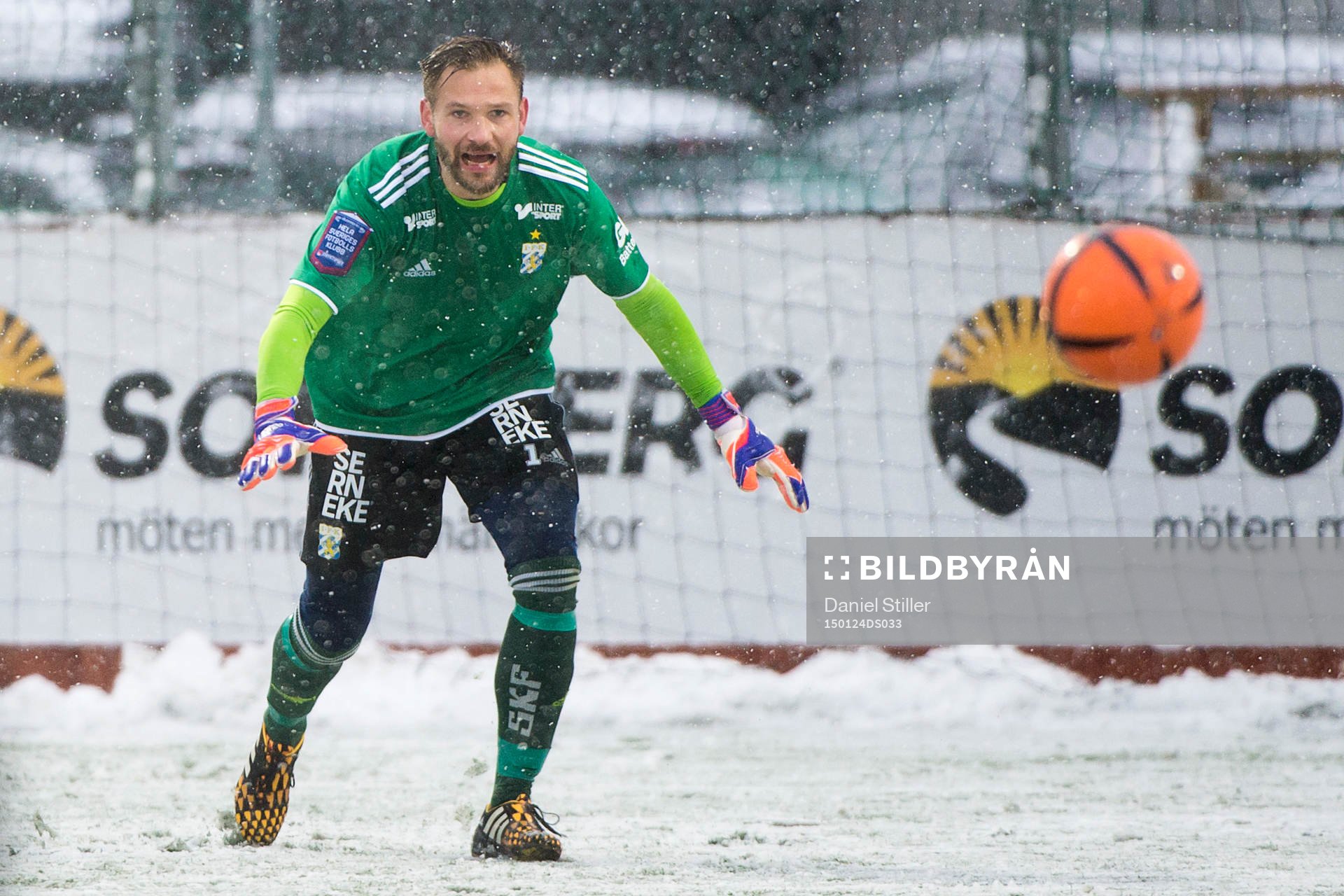 IFK Göteborgs målvakt John Alvbåge under träningsmatchen i fotboll mellan IFK Göteborg och Nordsjälland den 24 april 2015 i Göteborg.