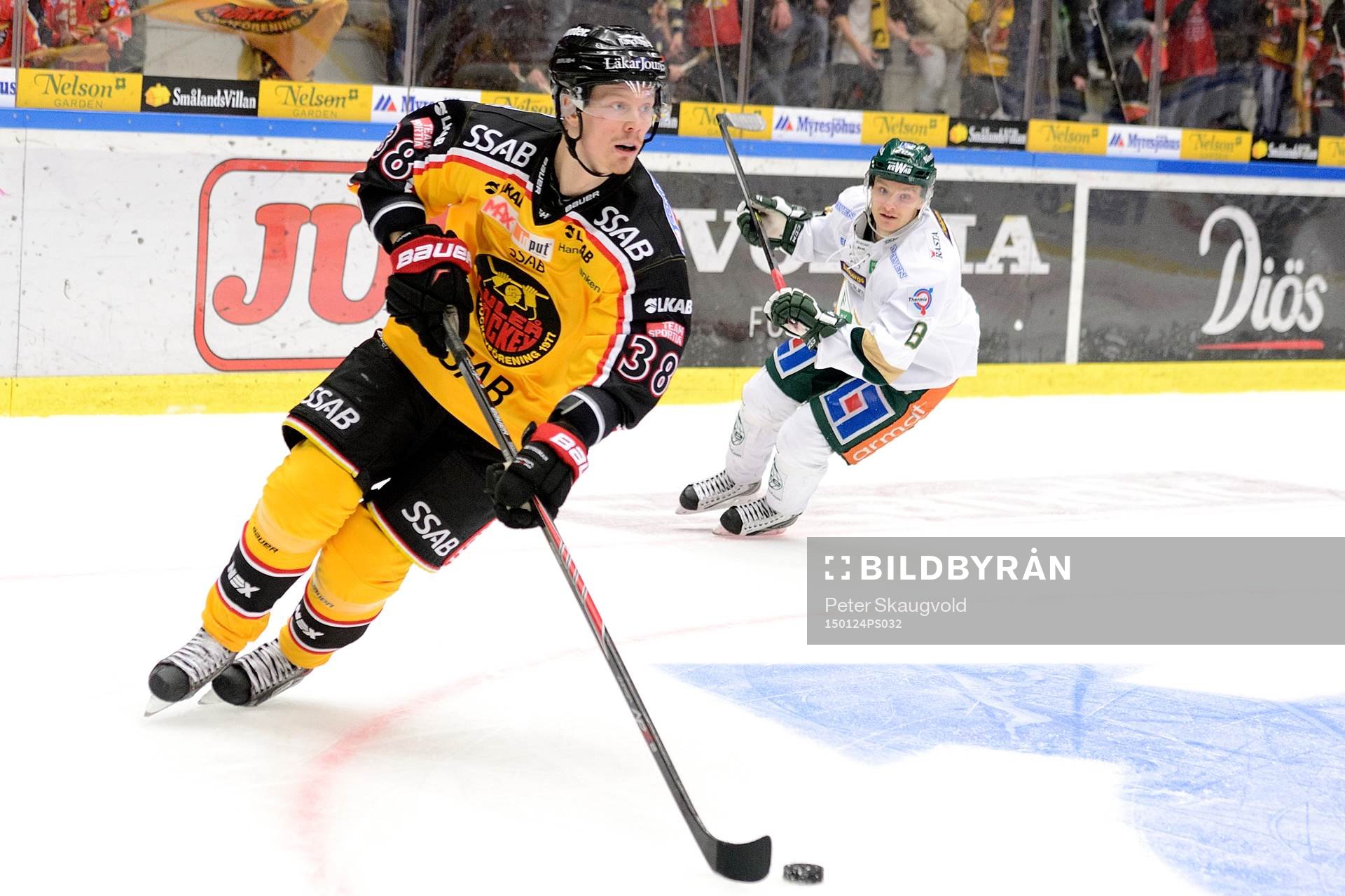 Luleås Lars Bryggman med pucken
