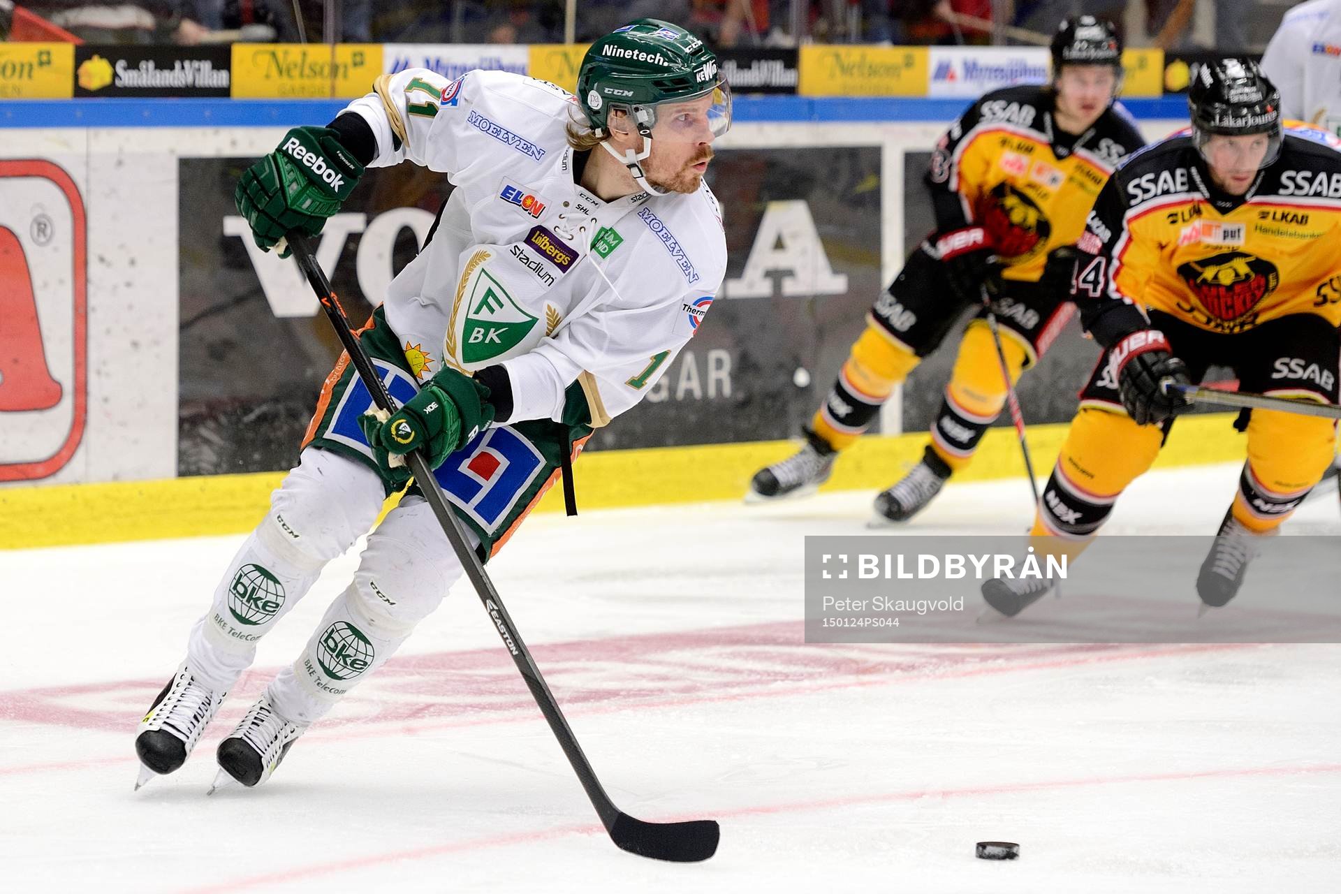 Färjestads Anssi Salmela med pucken