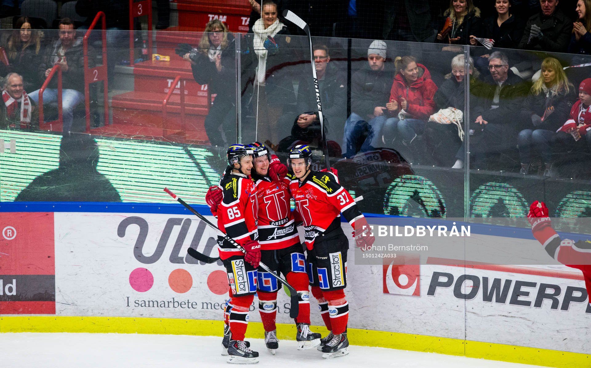 Örebros Anders Eriksson gör 3-1 och jublar med Kalle