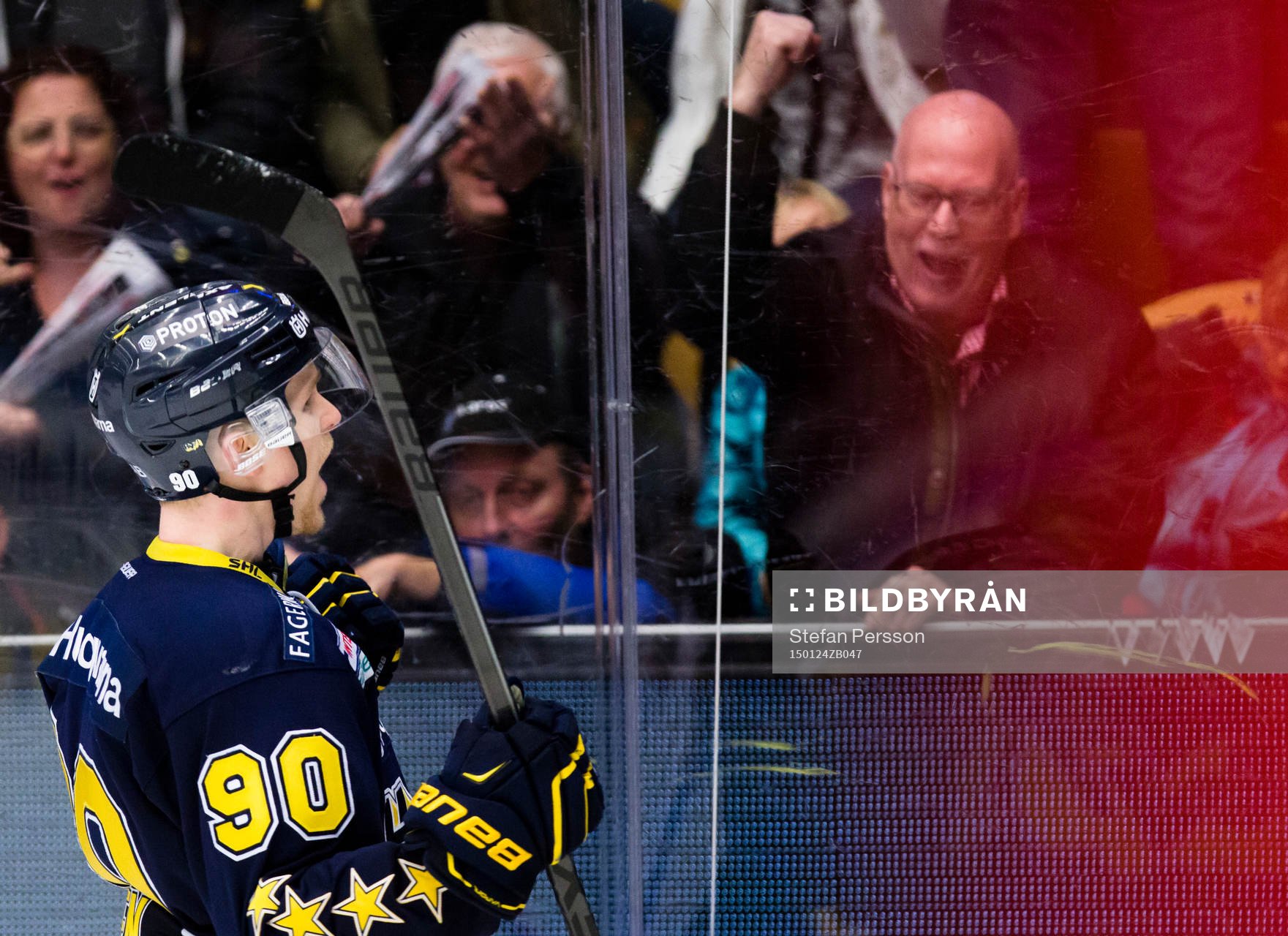 s Ted Brithén jublar med publiken