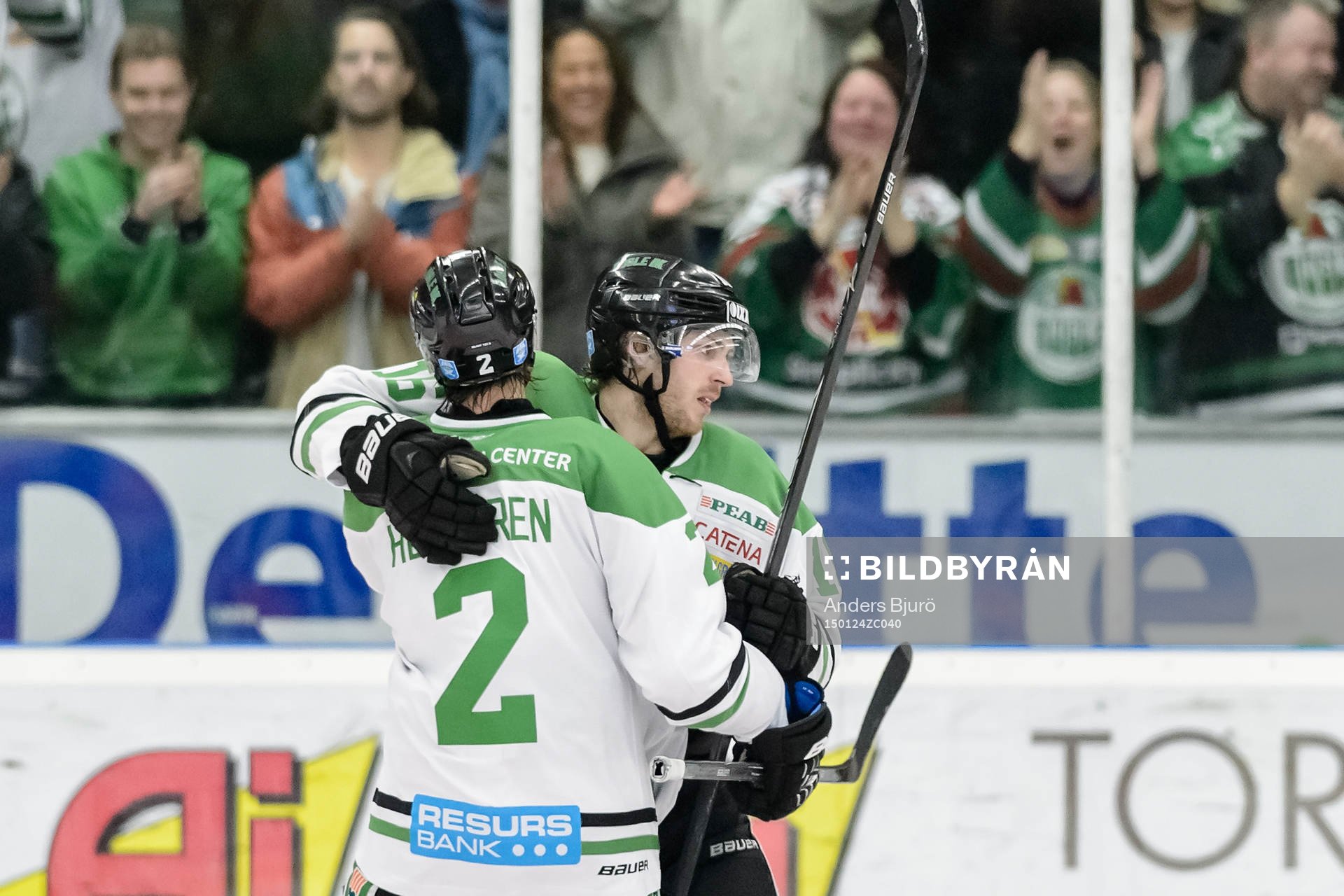 Rögles Jens Hellgren och Christopher Liljewall firar