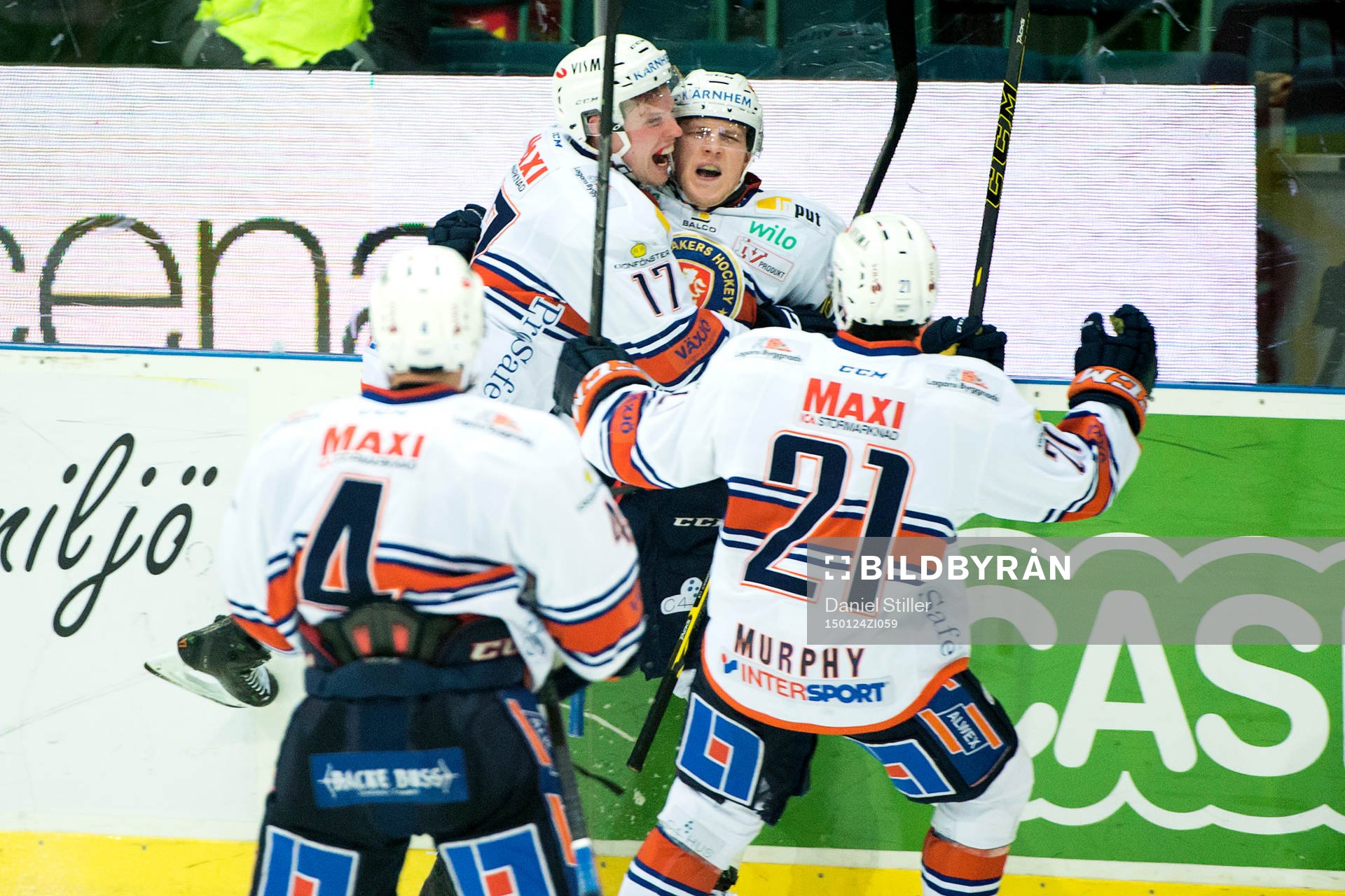 Växjös Patrik Lundh har gjort 2-1 och jublar med