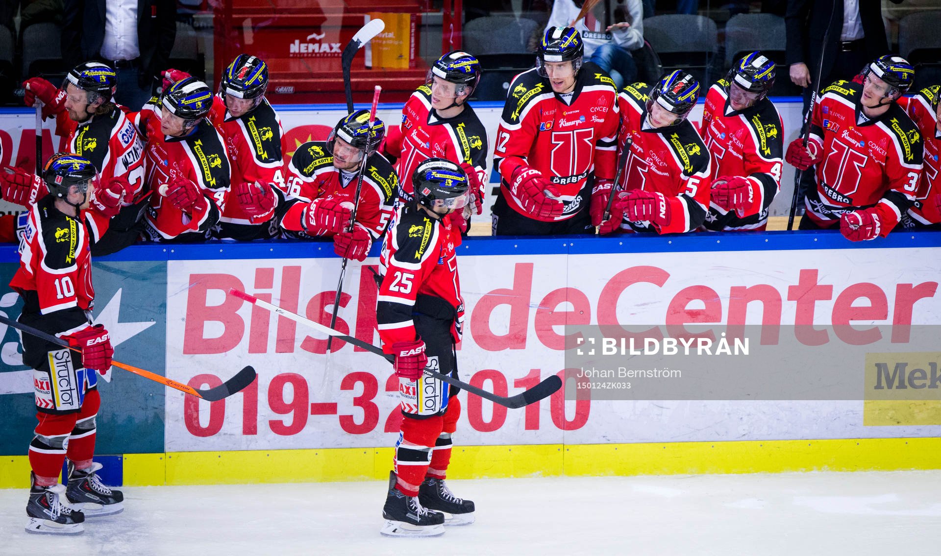 Örebros Daniel Viksten gör 2-1 Martin Johansson jublar