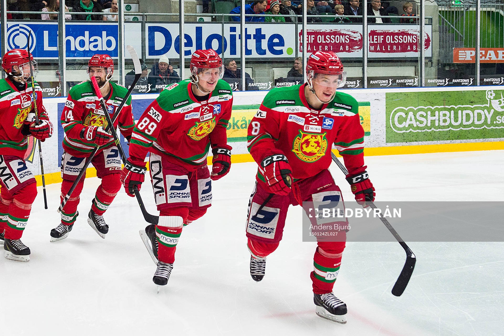 Moras Robin Johansson (th) gör 1-2