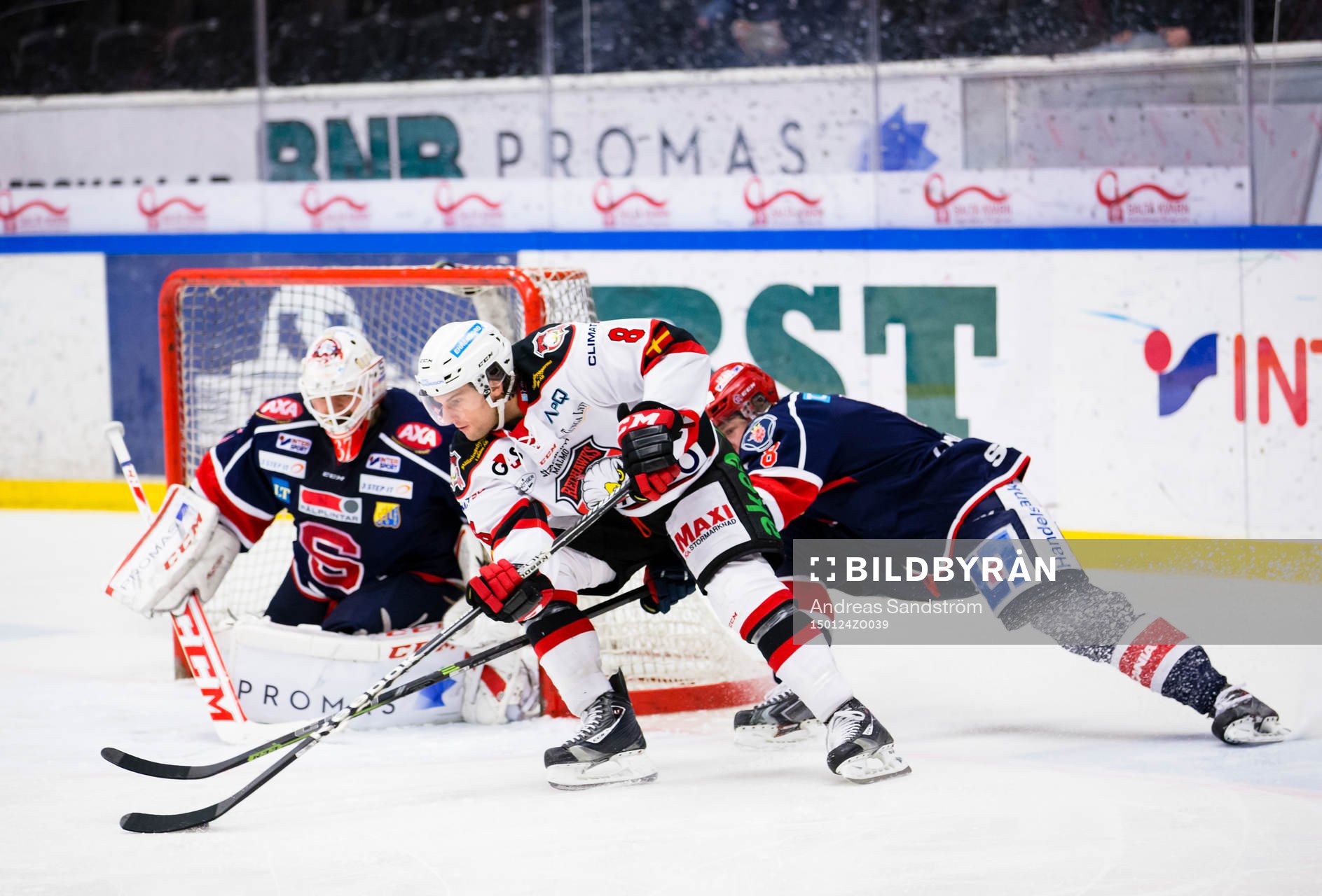 Malmö Redhawks Tony Romano bryter in framför
