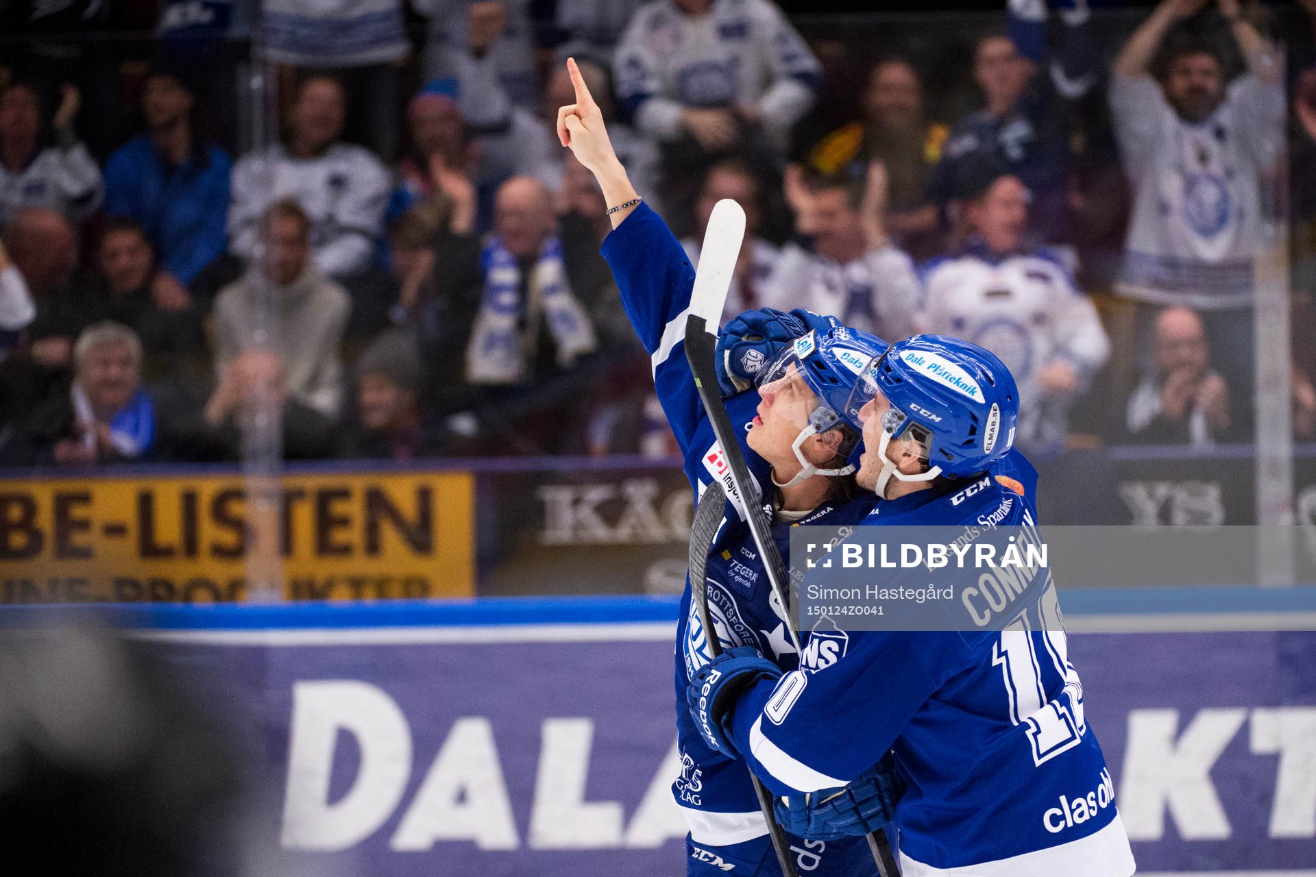 Leksands David Åslin och Brian Connelly  jublar