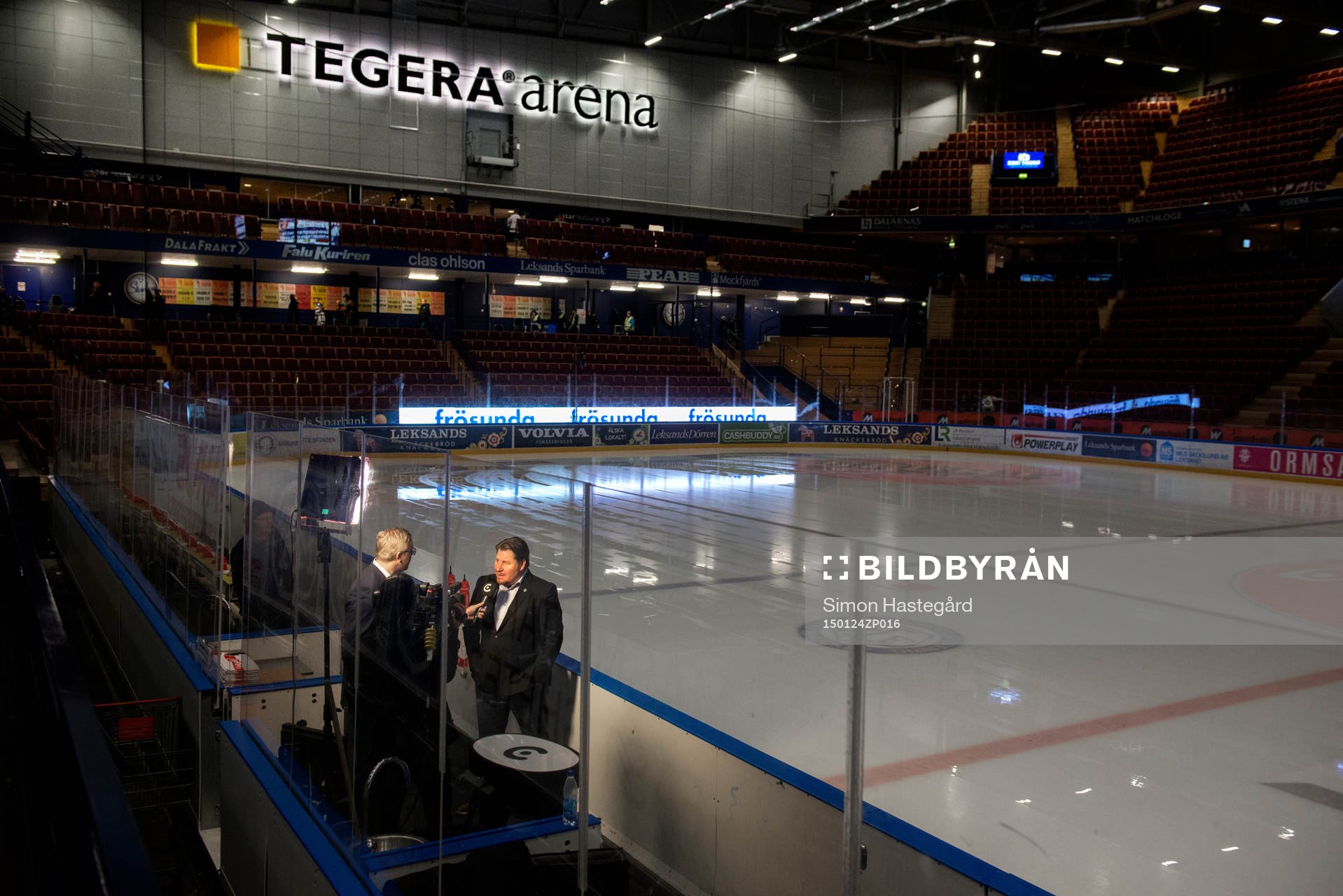 Leksands Huvudtränare Andreas Appelgren blir intervjuad av